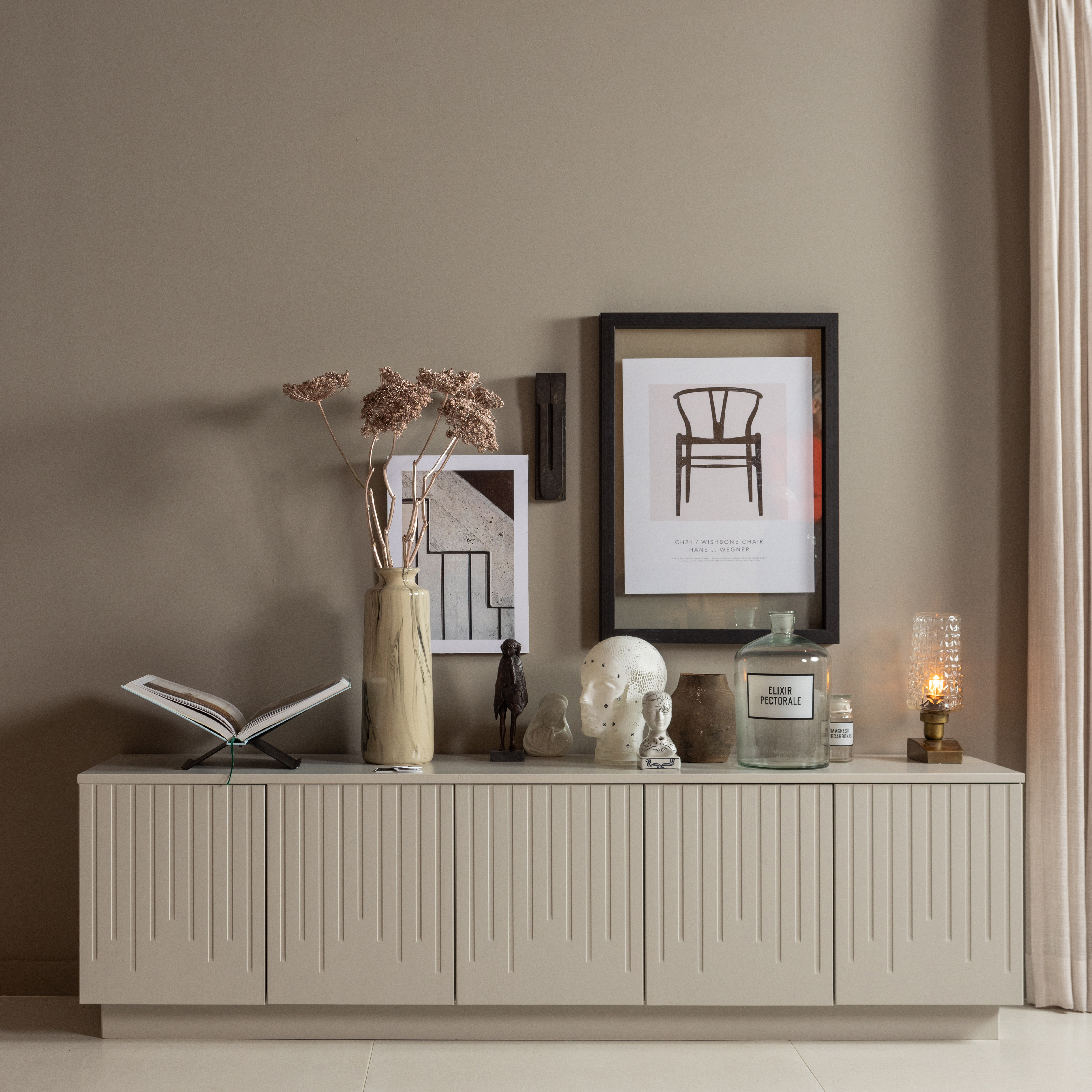 801441-M-01_SF_BP_Pencil_tv_meubel_grenen_mist_VIERKANT.jpg?auto=webp&format=png&width=1500&height=1500