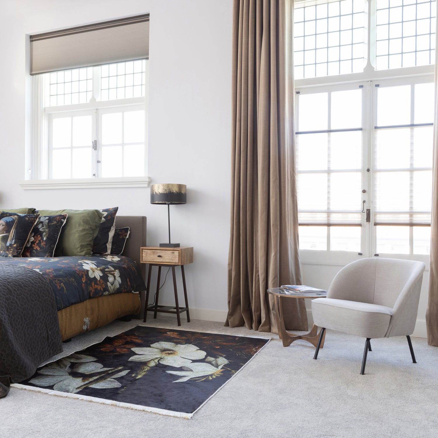 401296-401055-800190-K801007-Z-375940-800748-S-01_SF_BL_Essenza_Lauren_Fleur_Geometric_sprei_Blackout_lamp_Skybox_Vogue_geweven_zand_VIERKANT.jpg?auto=webp&format=png&width=1500&height=1500