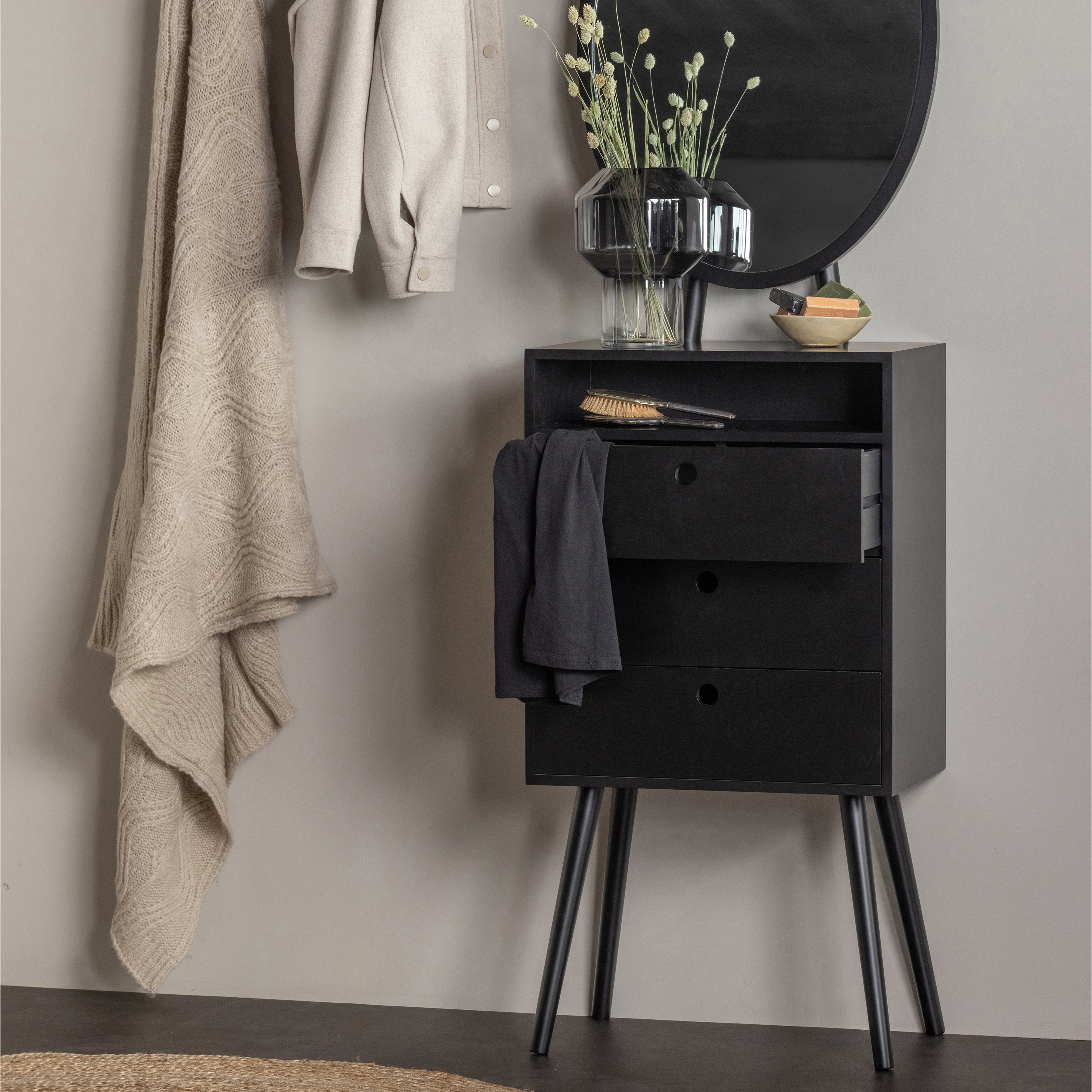 377231-Z-373415-S-377057-Z-373283-I-01_SF_FA_Kenan_kapstok_metaal_zwart_Drake_plaid_chunky_sea_salt_Vanity_ladekast_Ross_VIERKANT.jpg?auto=webp&format=png&width=1500&height=1500