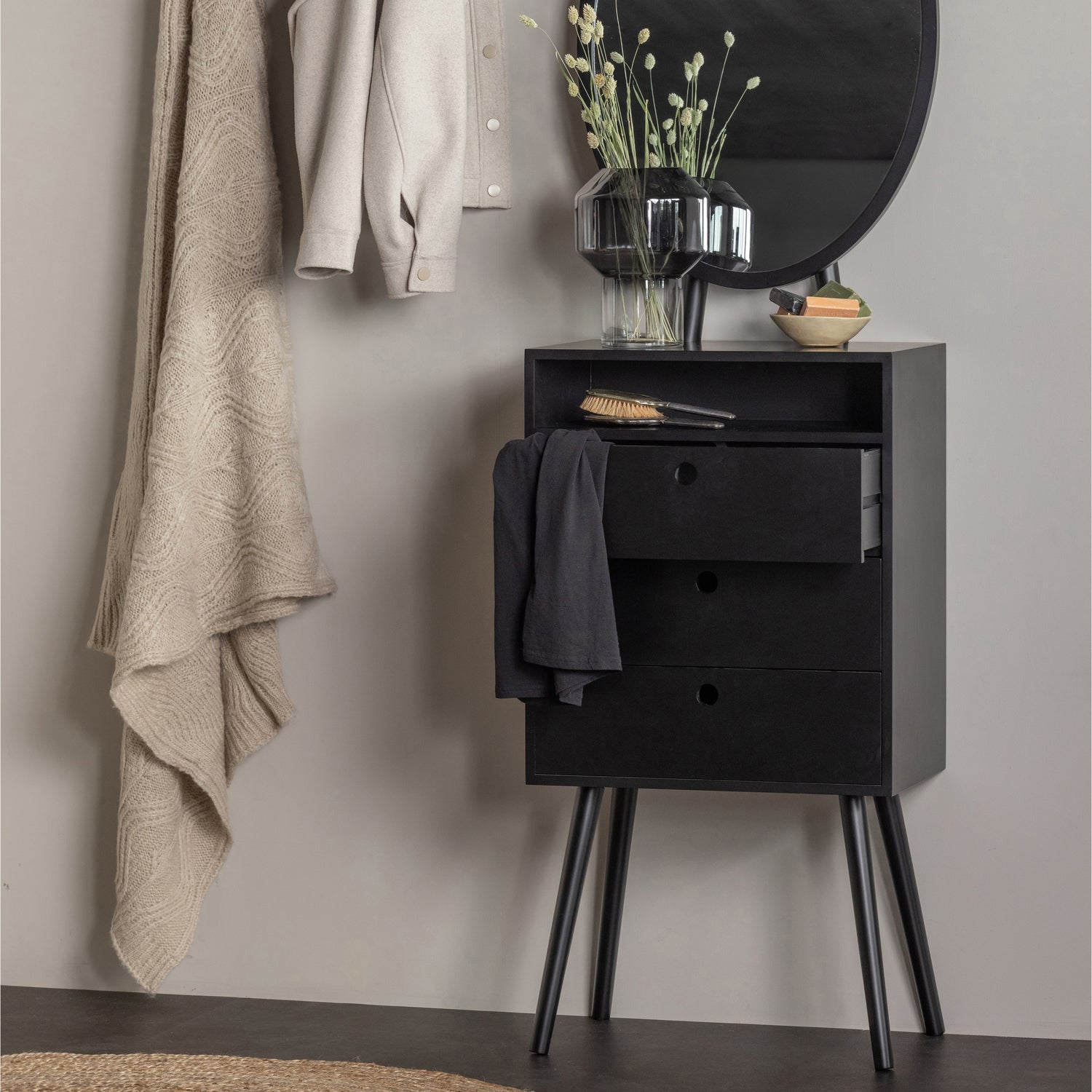 377231-Z-373415-S-377057-Z-373283-I-01_SF_FA_Kenan_kapstok_metaal_zwart_Drake_plaid_chunky_sea_salt_Vanity_ladekast_Ross_VIERKANT.jpg?auto=webp&format=png&width=1500&height=1500