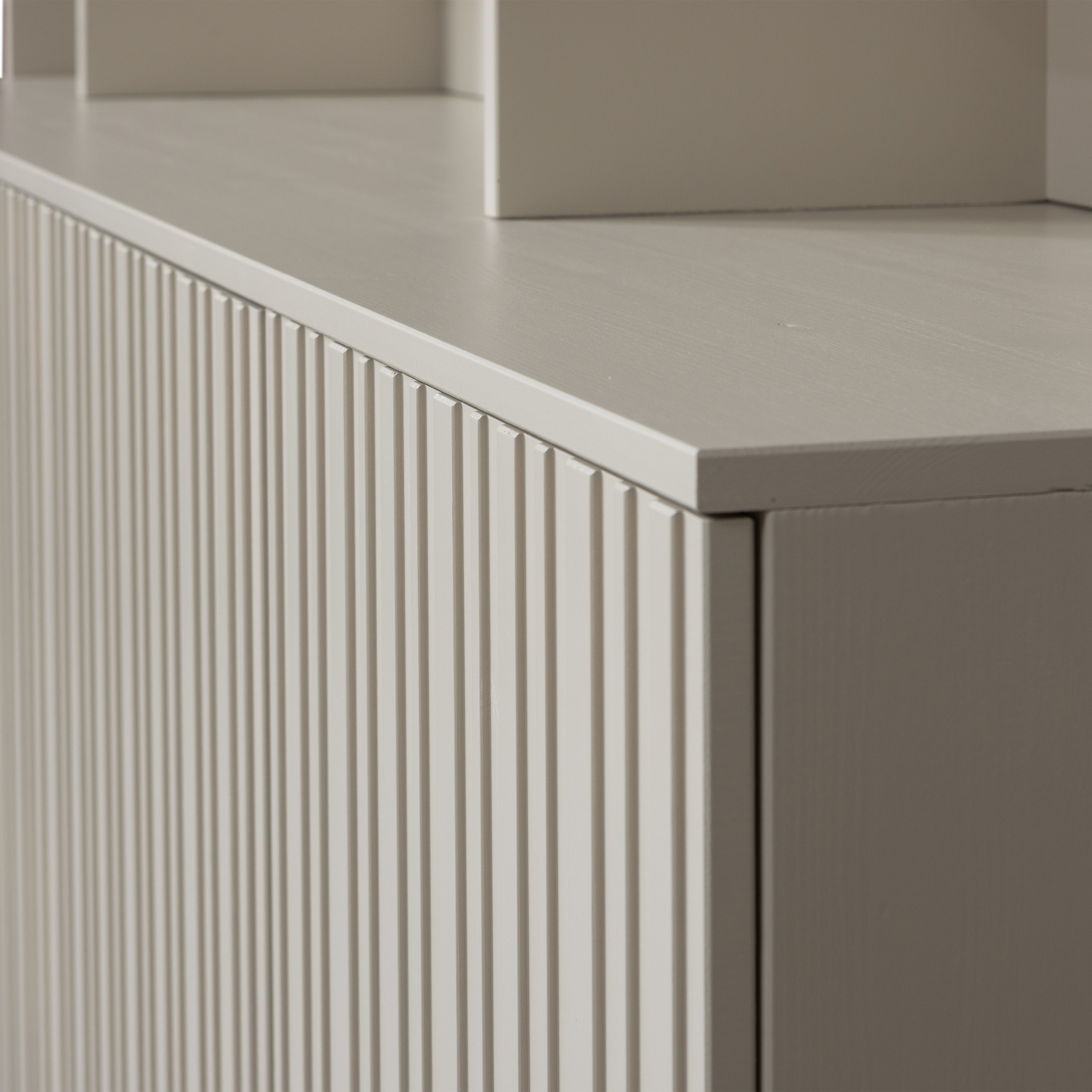 373585-D-06_VS_WE_New_gravure_wandkast_grenen_dust_C1.png?auto=webp&format=png&width=1500&height=1500