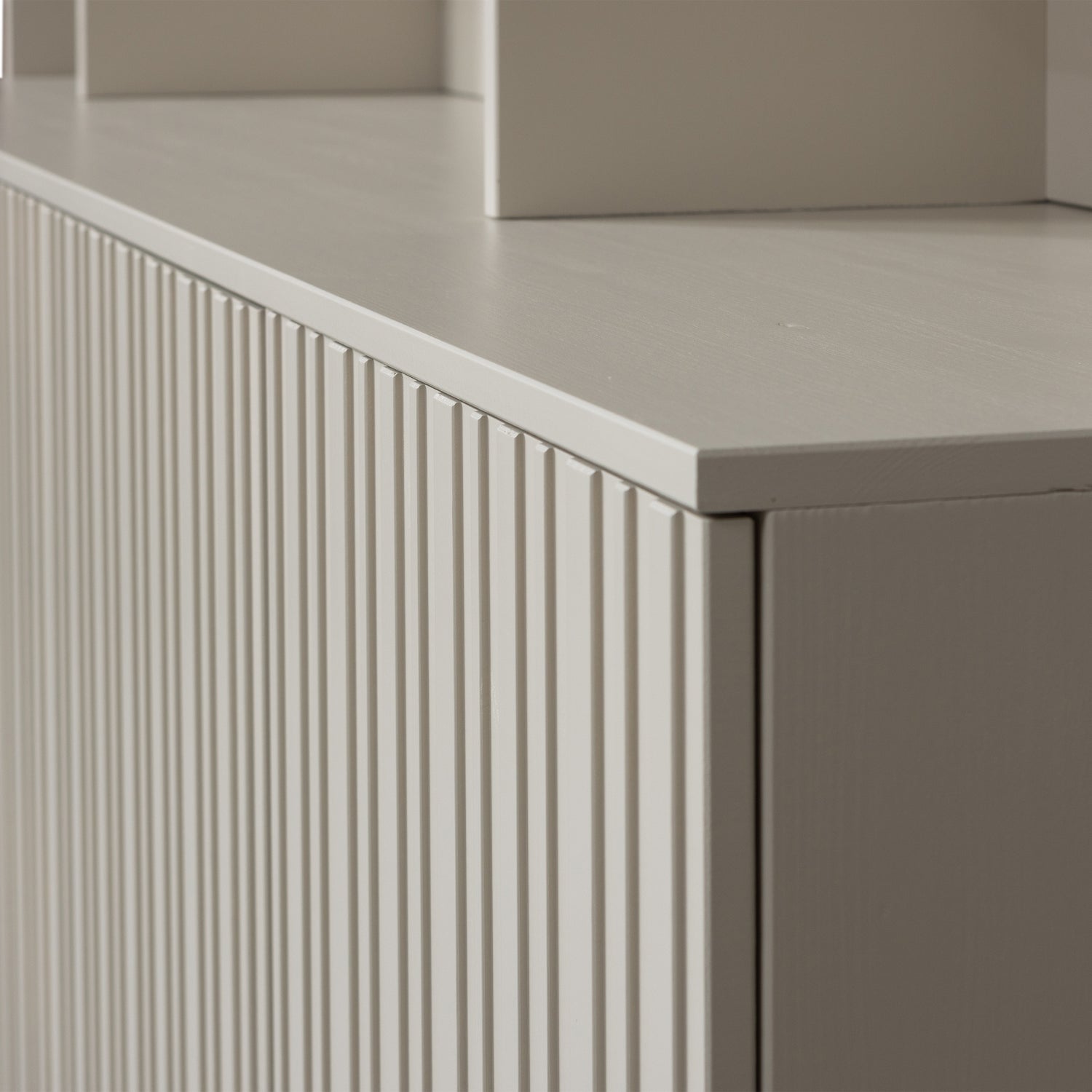 373585-D-06_VS_WE_New_gravure_wandkast_grenen_dust_C1.png?auto=webp&format=png&width=1500&height=1500