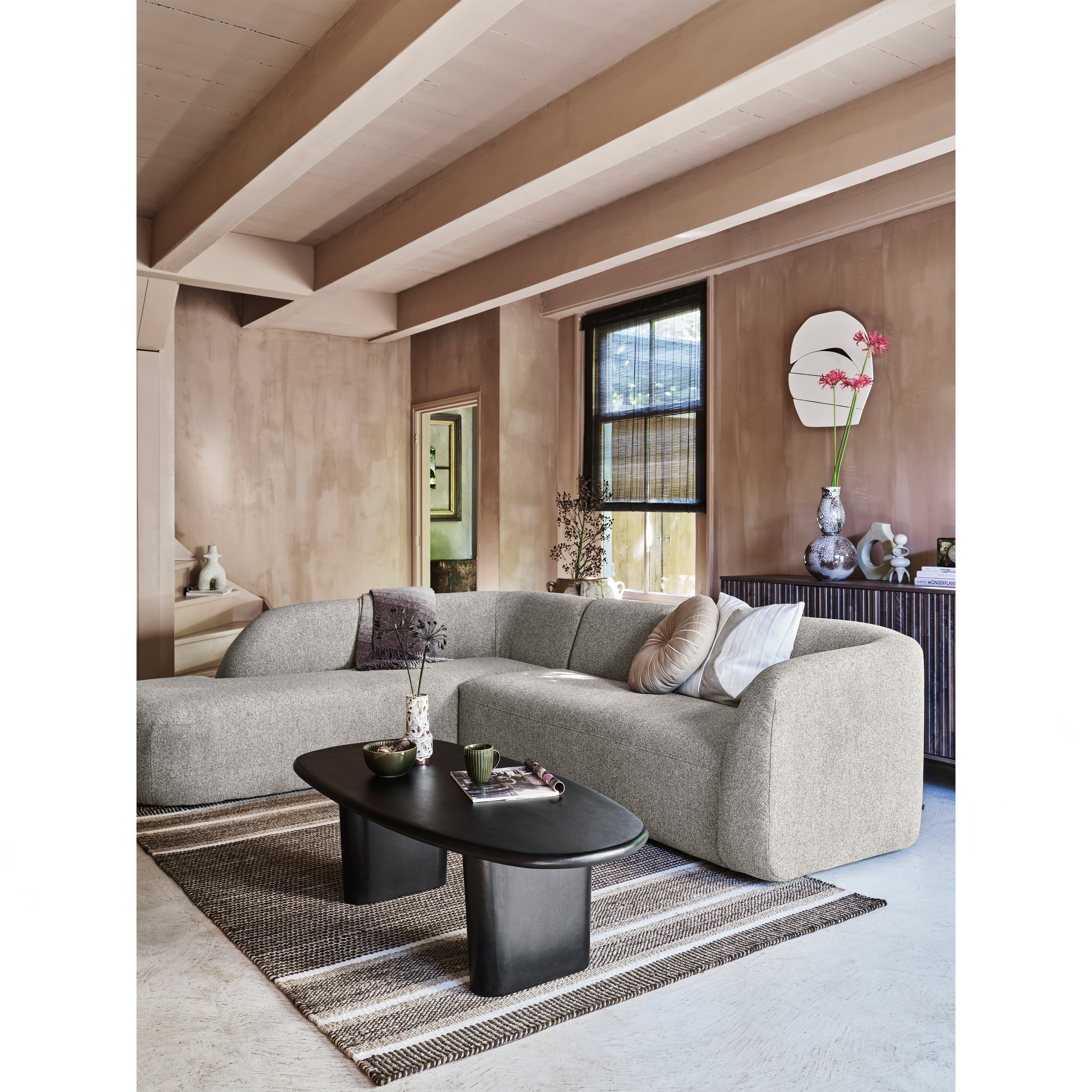 801250-W-373471-E-200348-Z-02_SF_BL_Sloping_hoekbank_links_off_white_Gravure_new_Dirck_PS.jpg?auto=webp&format=png&width=1500&height=1500