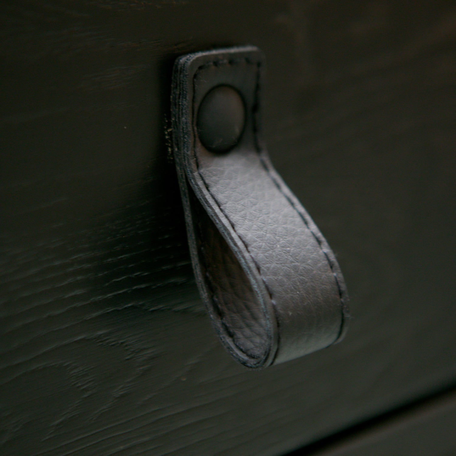 373662-BN-01_VS_WE_Silas_sidetable_eiken_detail.jpg?auto=webp&format=png&width=1500&height=1500