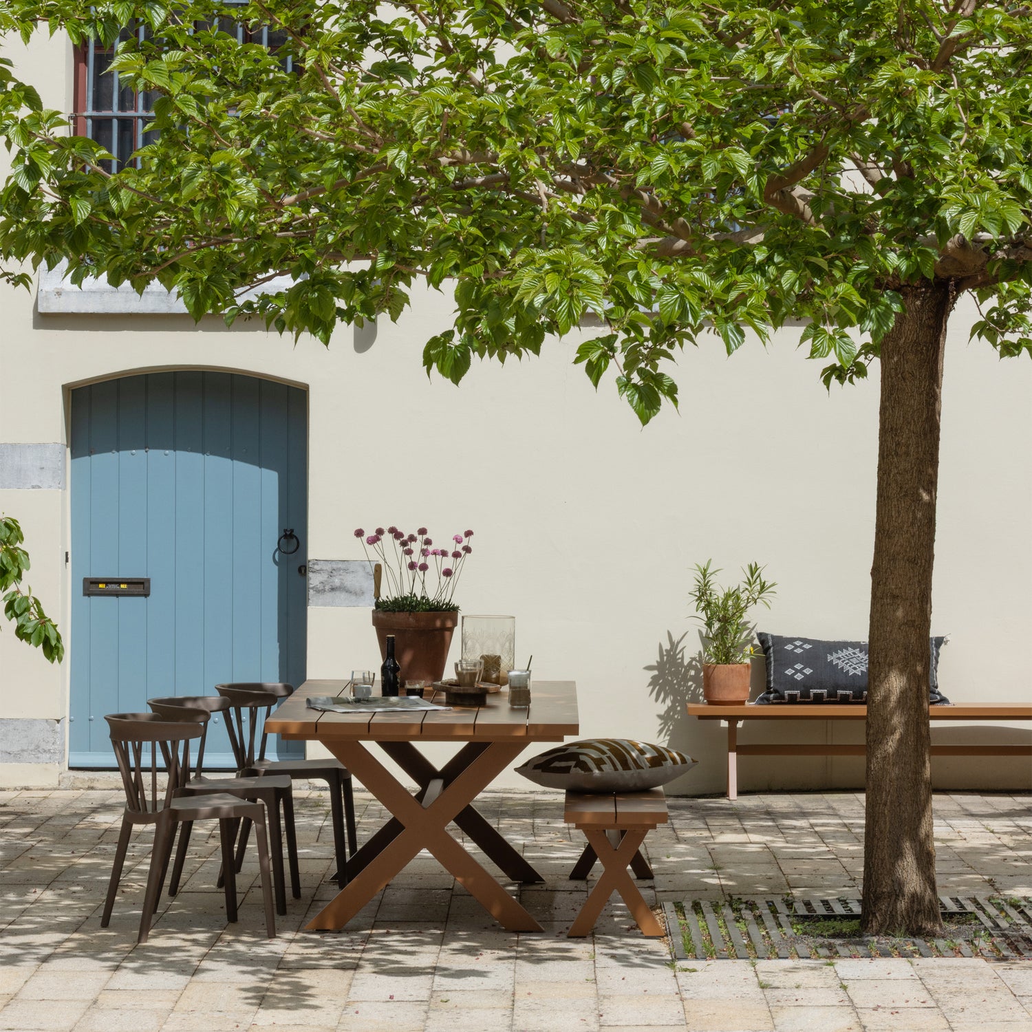 500030-T-500031-T-378634-BM-01_SF_WO_Delta_picknick_tuintafel_tuinbank_Bliss_tuinstoel_vierkant.png?auto=webp&format=png&width=1500&height=1500
