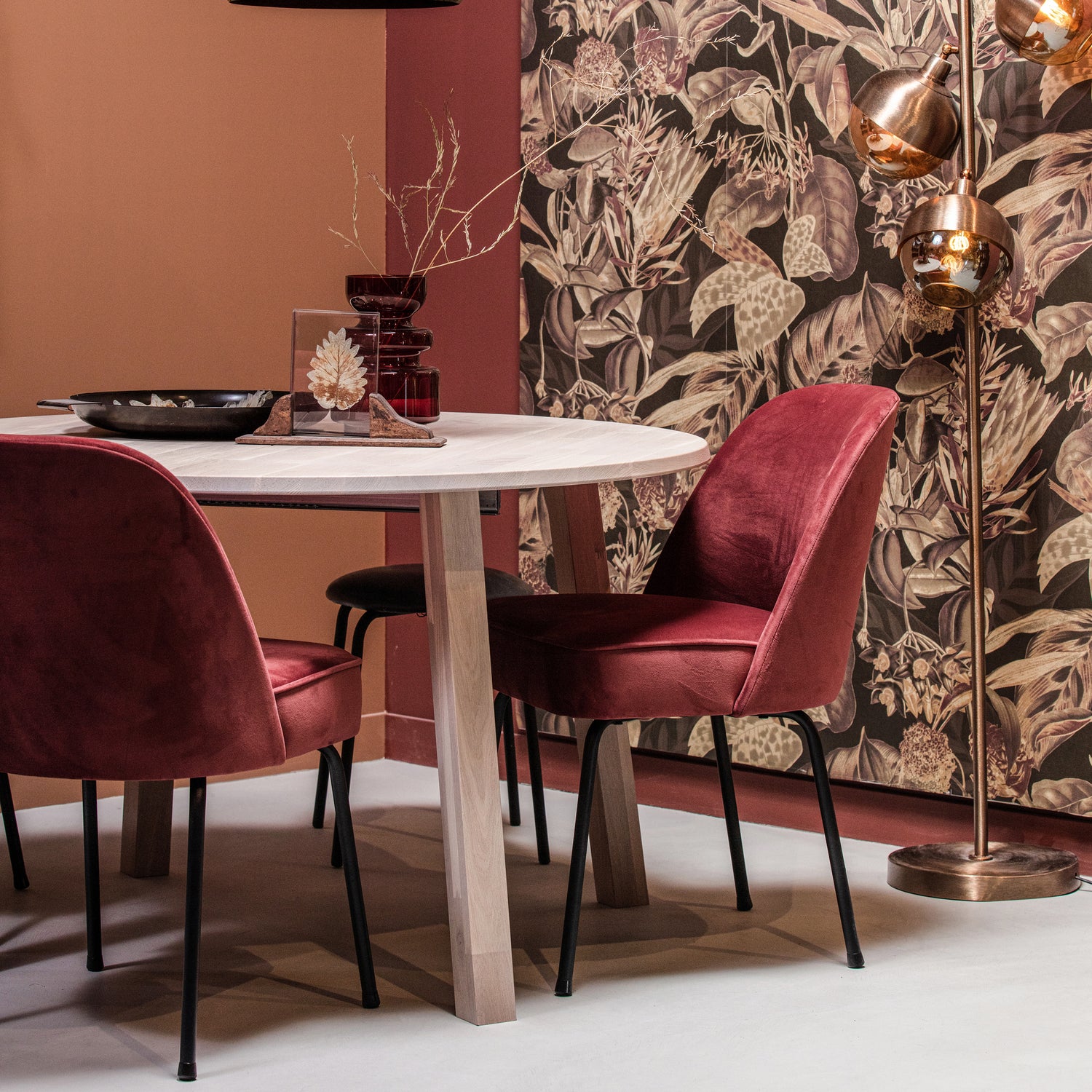 373786-S-800816-C-01_SF_BP_Vogue_eetkamerstoel_Lange_Jan_Bouquet_posterbehang_VIERKANT.jpg?auto=webp&format=png&width=1500&height=1500