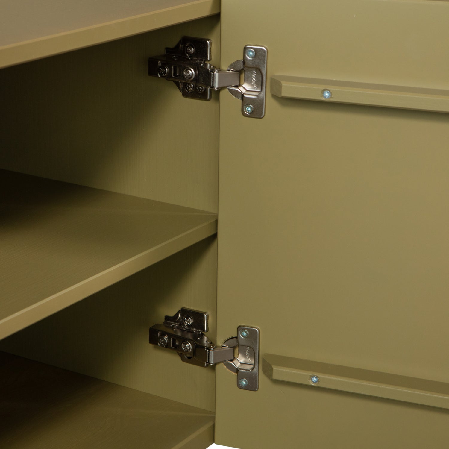 373994-M-02_VS_WE_Basu_tv_meubel_grenen_moss_detail.png?auto=webp&format=png&width=1500&height=1500