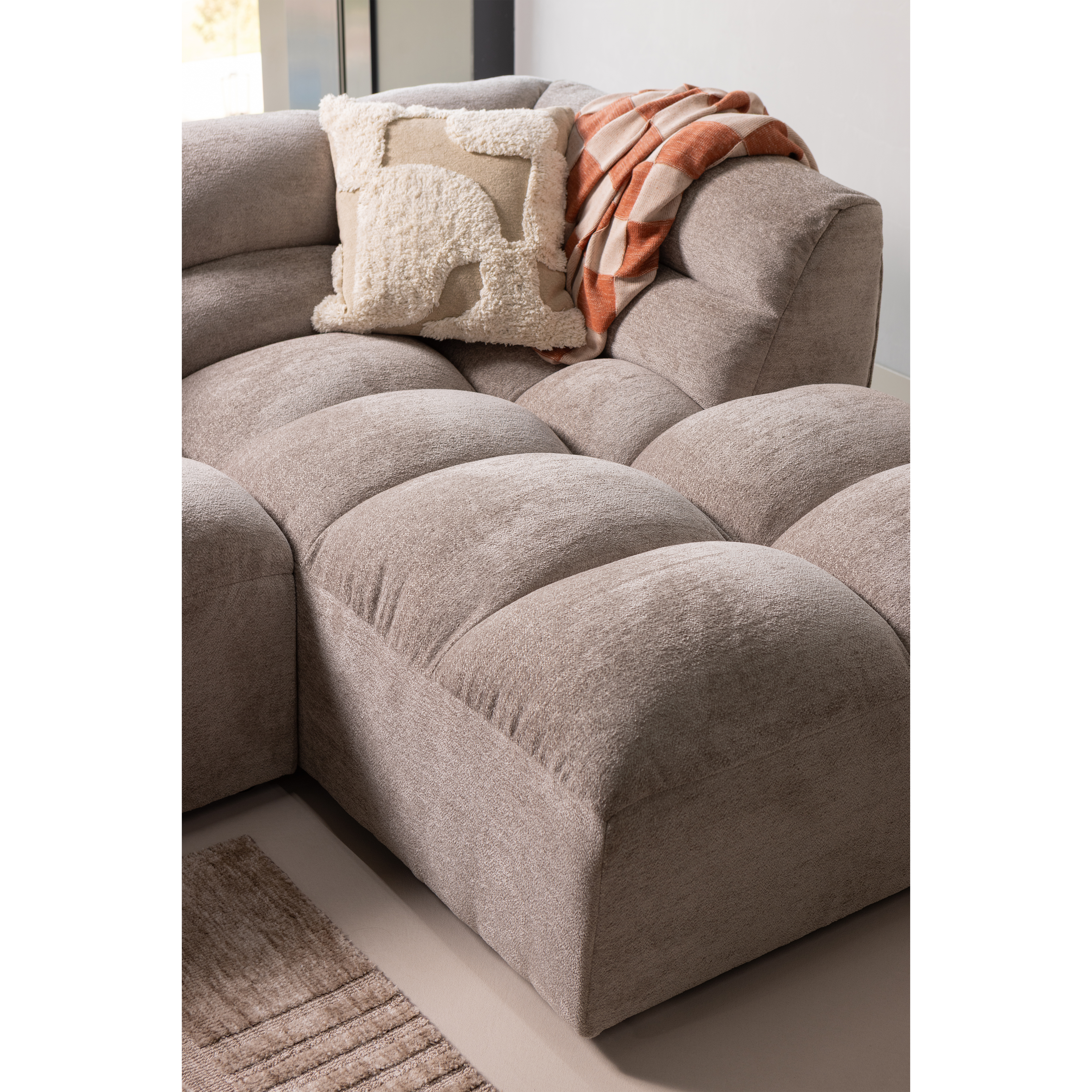 379548-Z-377625-T-01_SF_ES_Tibas_longue_Lovi_vloerkleed_detail.png?auto=webp&format=png&width=1500&height=1500