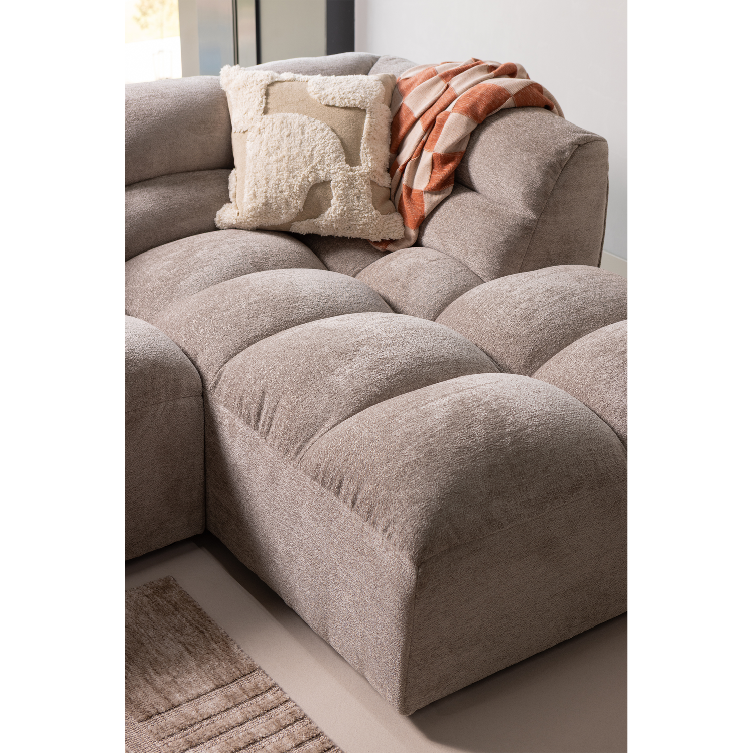 379548-Z-377625-T-01_SF_ES_Tibas_longue_Lovi_vloerkleed_detail.png?auto=webp&format=png&width=1500&height=1500