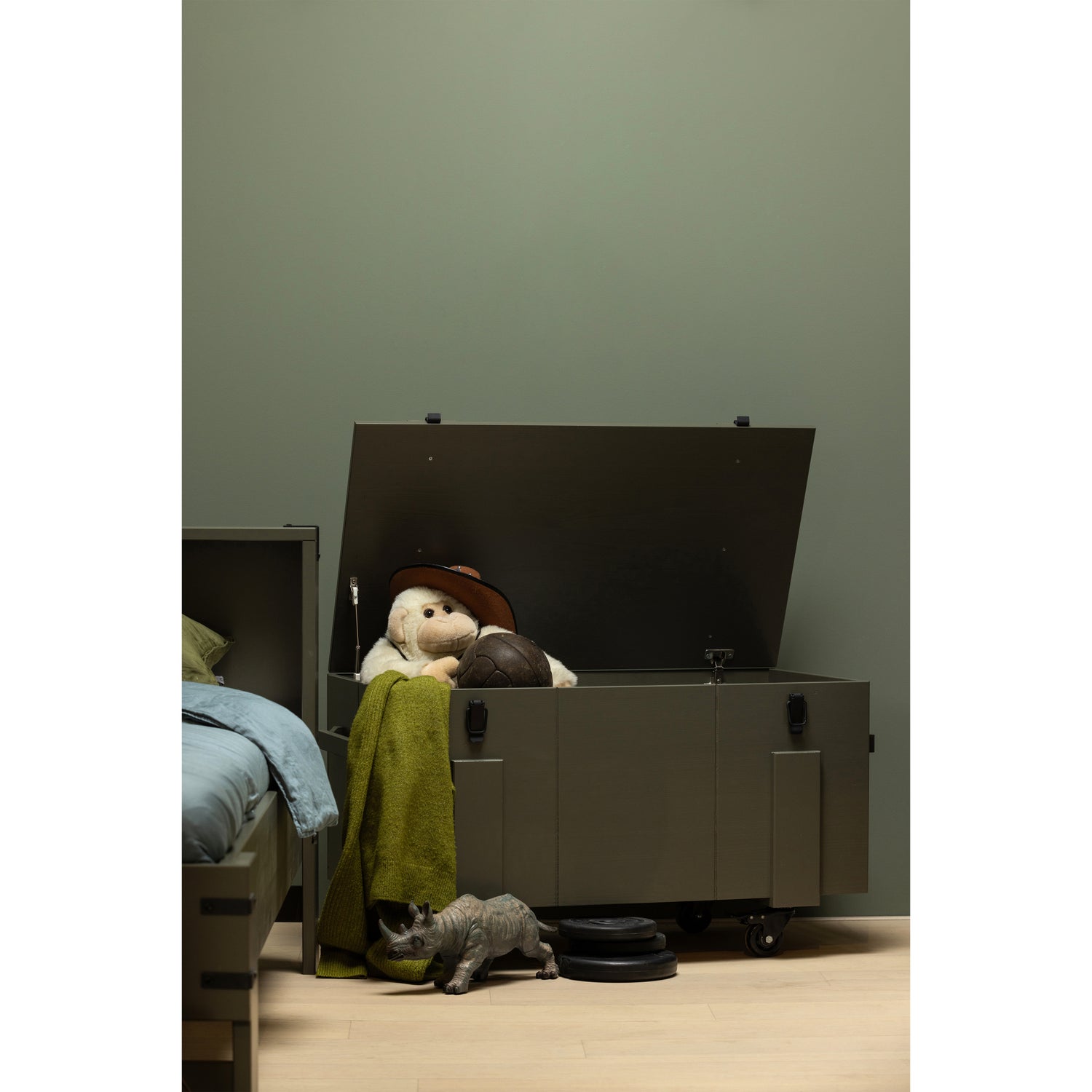 374068-F-01_SF_FA_Bobby_opbergkist_grenen_forest.jpg?auto=webp&format=png&width=1500&height=1500