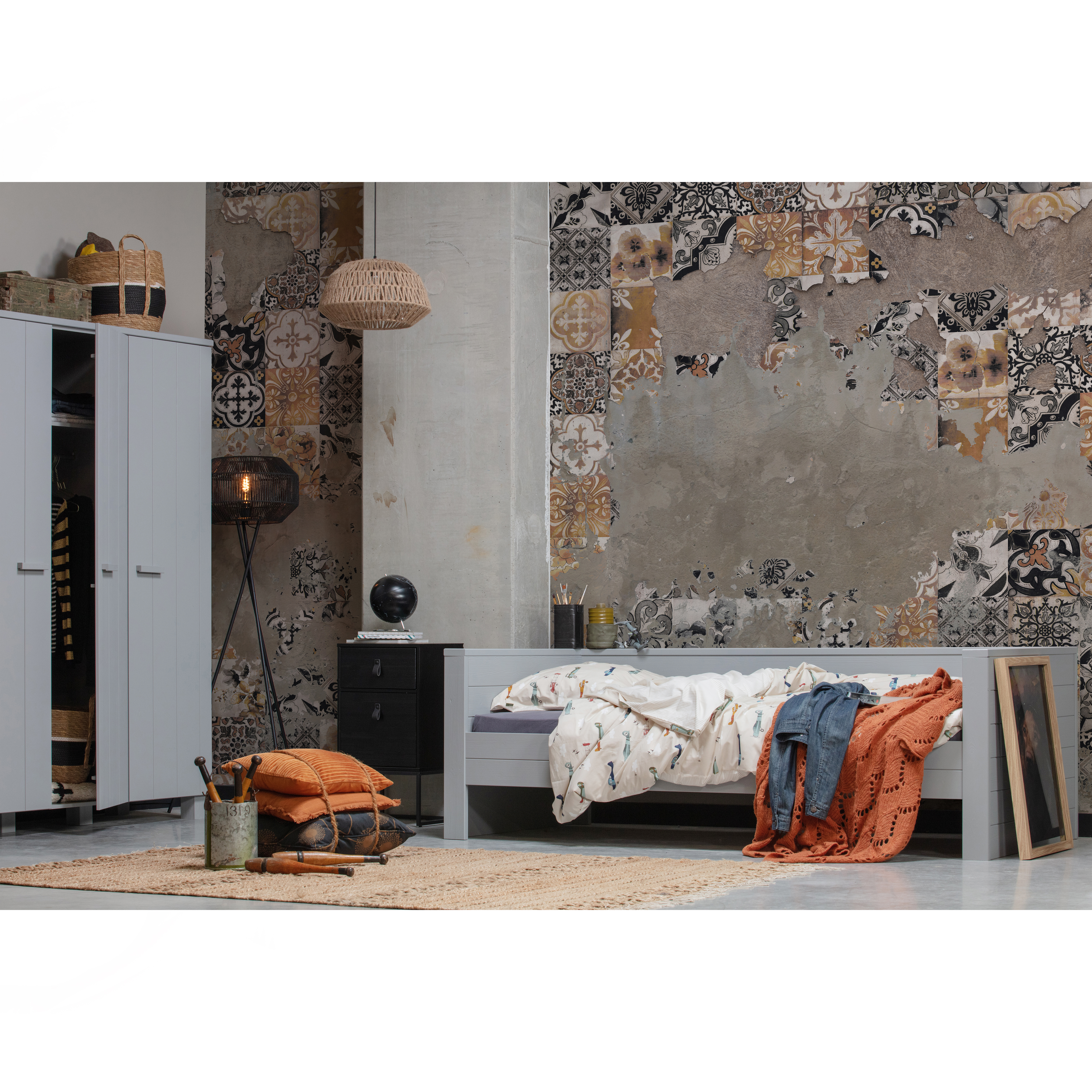 365543-BET-365561-BET-373674-Z-377102-N-377103-Z-375159-N-02_SF_FA_Dennis_Zola_Kace_Griffin_lamp_mella_broken_tiles_2.jpg?auto=webp&format=png&width=1500&height=1500