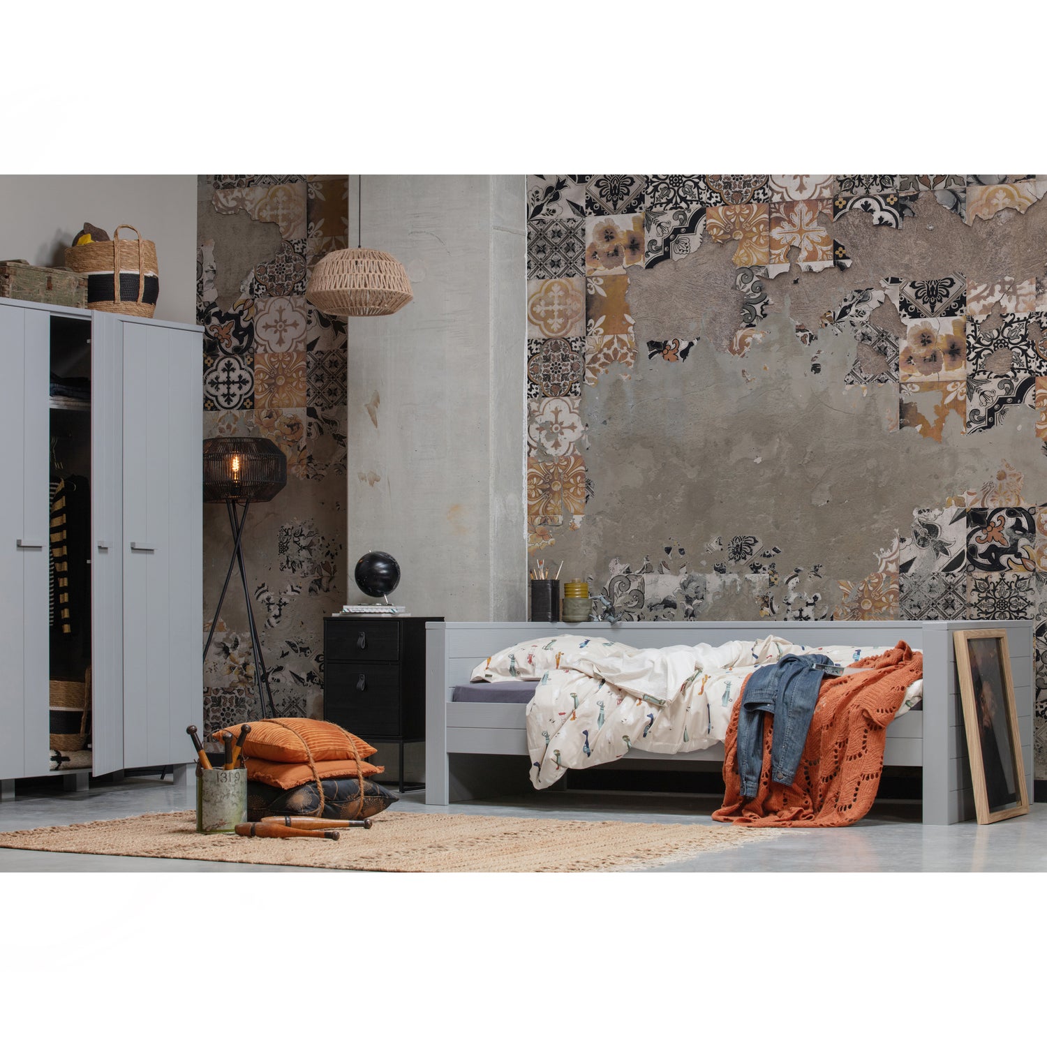 365543-BET-365561-BET-373674-Z-377102-N-377103-Z-375159-N-02_SF_FA_Dennis_Zola_Kace_Griffin_lamp_mella_broken_tiles_2.jpg?auto=webp&format=png&width=1500&height=1500