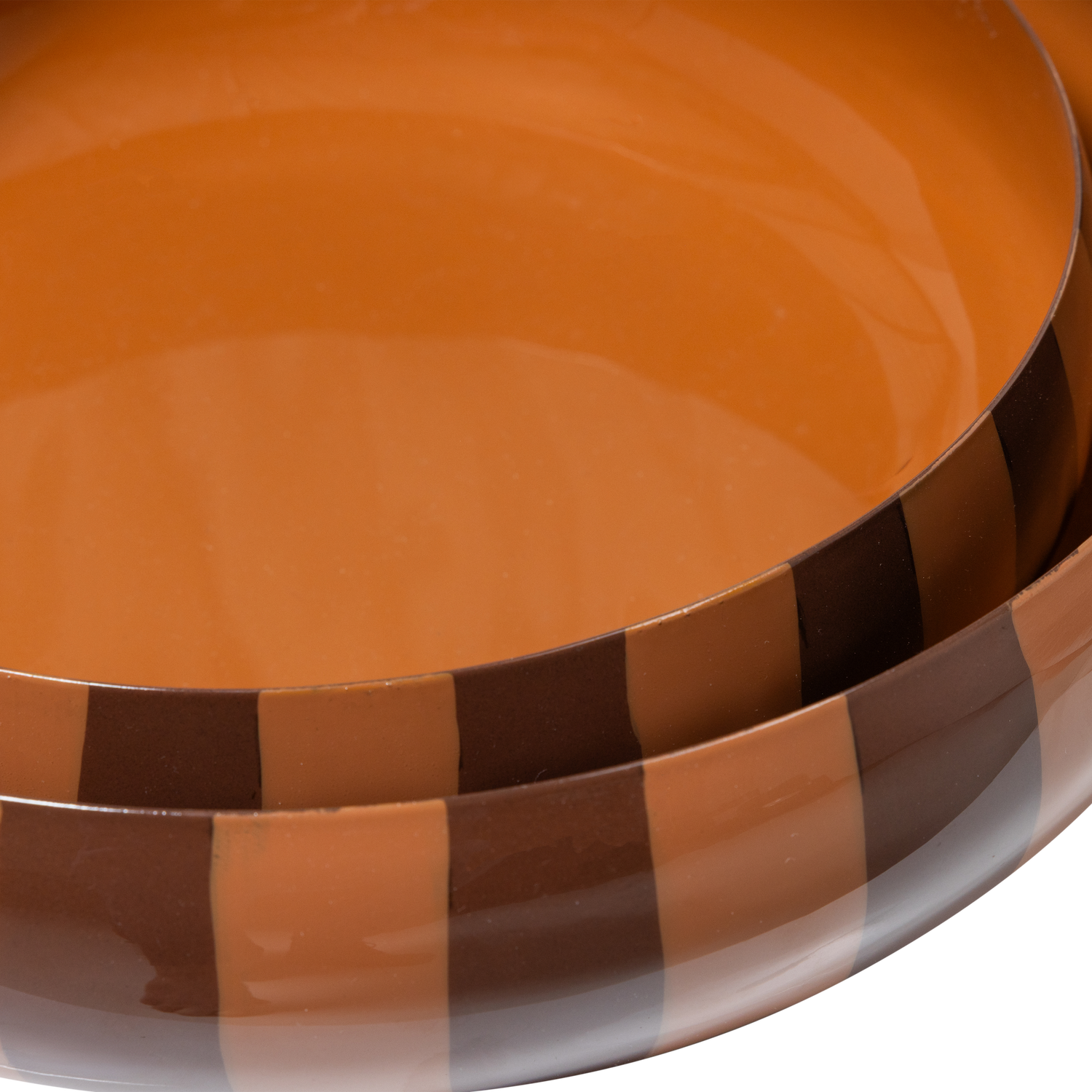 377875-B_04_VS_Elda_plateau_schaal_metaal_hoogglans_strepen_bruin_geel_C1.png?auto=webp&format=png&width=1500&height=1500