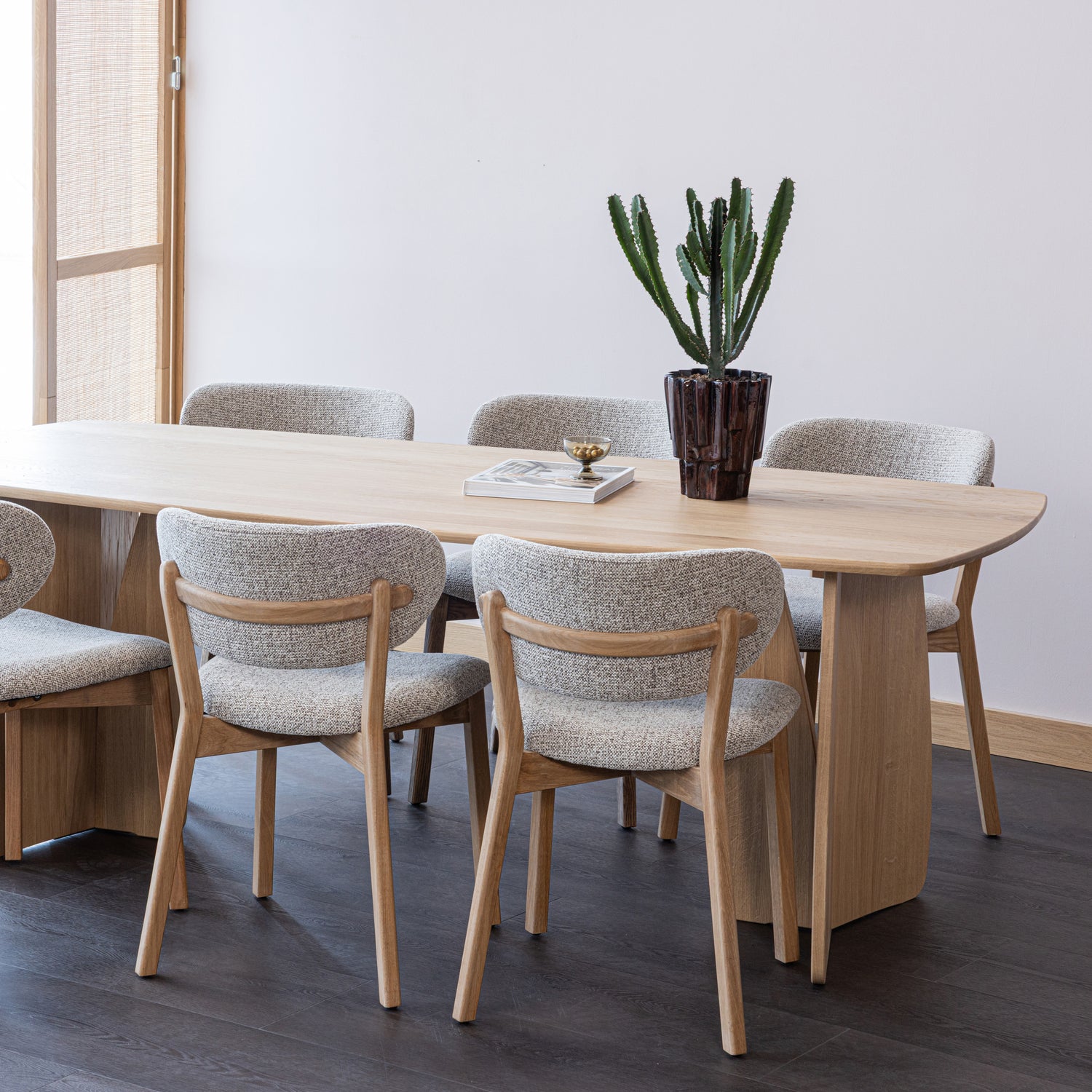 377930-N__377489-N_02_SF_FQ_Oakline_curve_eettafel_220x100cm_naturel_Udar_naturel_vierkant.jpg?auto=webp&format=png&width=1500&height=1500