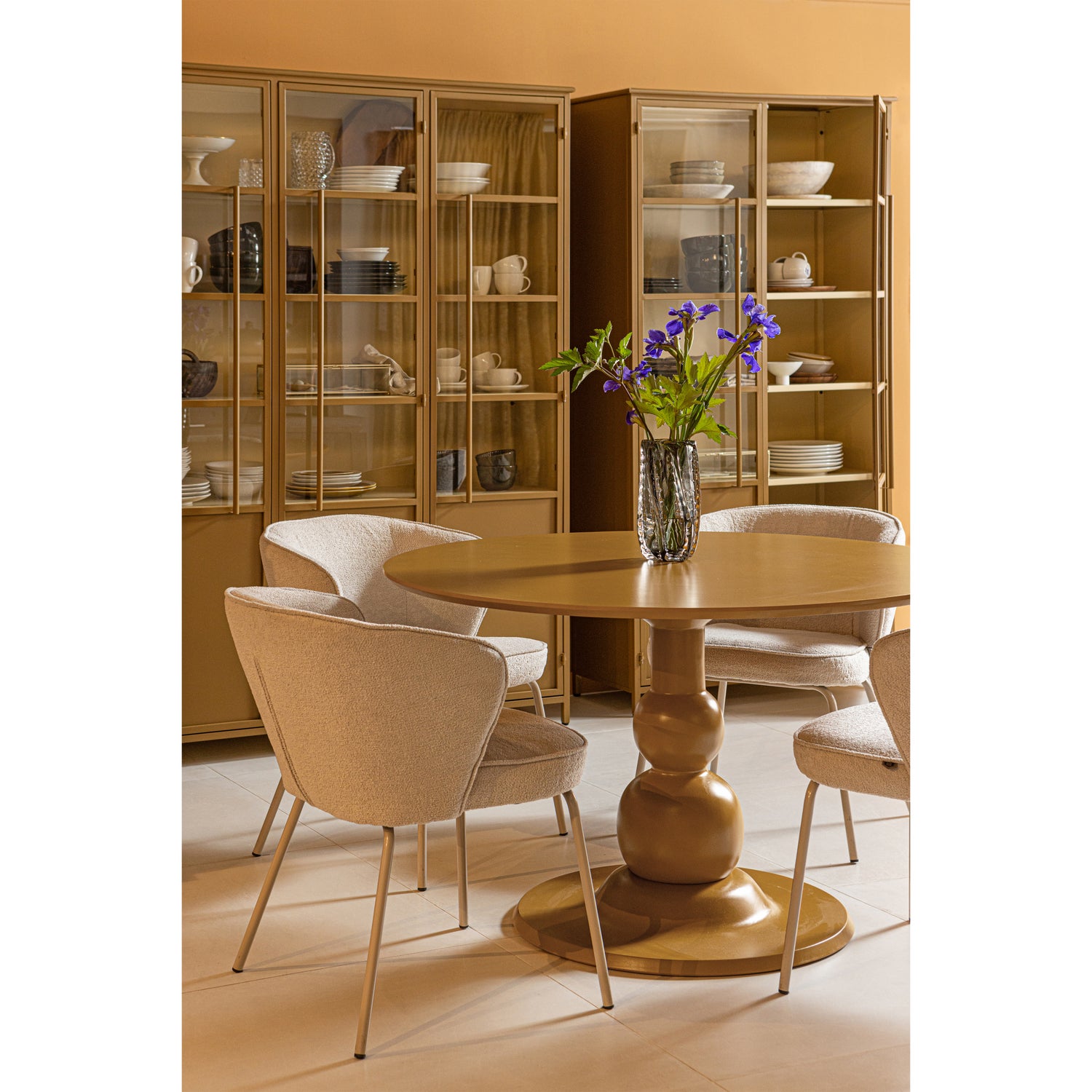 800014-H-800208-P-375041-H-375042-H-01_SF_WE_Blanco_eettafel_honey_yellow_Admit_Exhibit_honing_geel.jpg?auto=webp&format=png&width=1500&height=1500