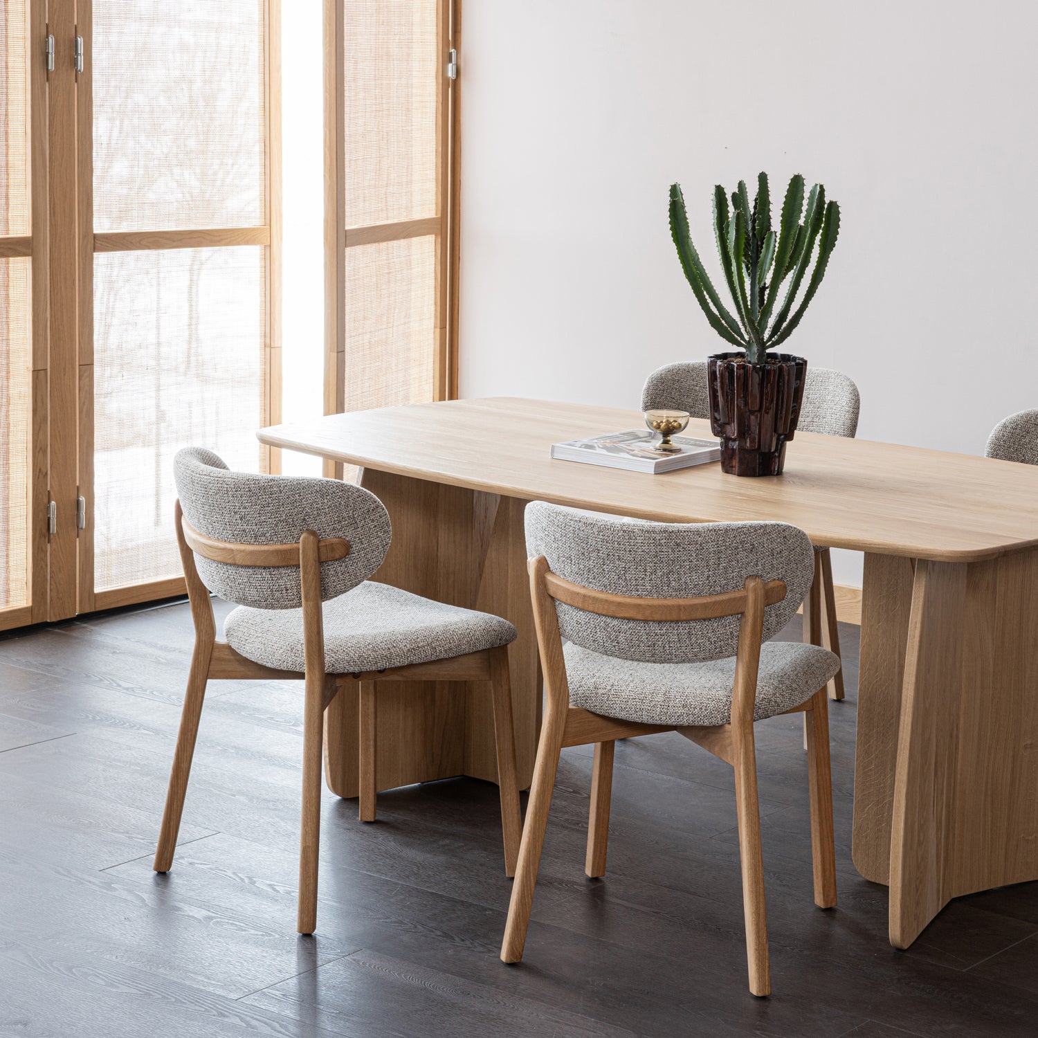 377928-N__377626-N_02_SF_FQ_Oakline_curve_eettafel_180x100cm_naturel_Udar_naturel_vierkant.jpg?auto=webp&format=png&width=1500&height=1500