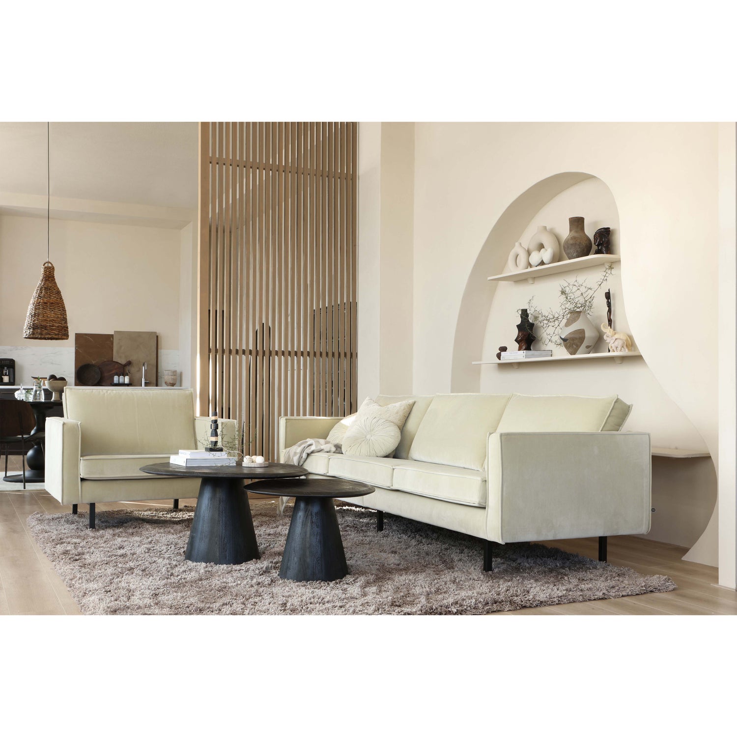 800541-206-800543-206-801272-Z-801030-N-800014-Z-801288-Z-801287-Z-01_SF_BP_Rodeo_Highway_Trapezium_Blanco_Posture.jpg?auto=webp&format=png&width=1500&height=1500