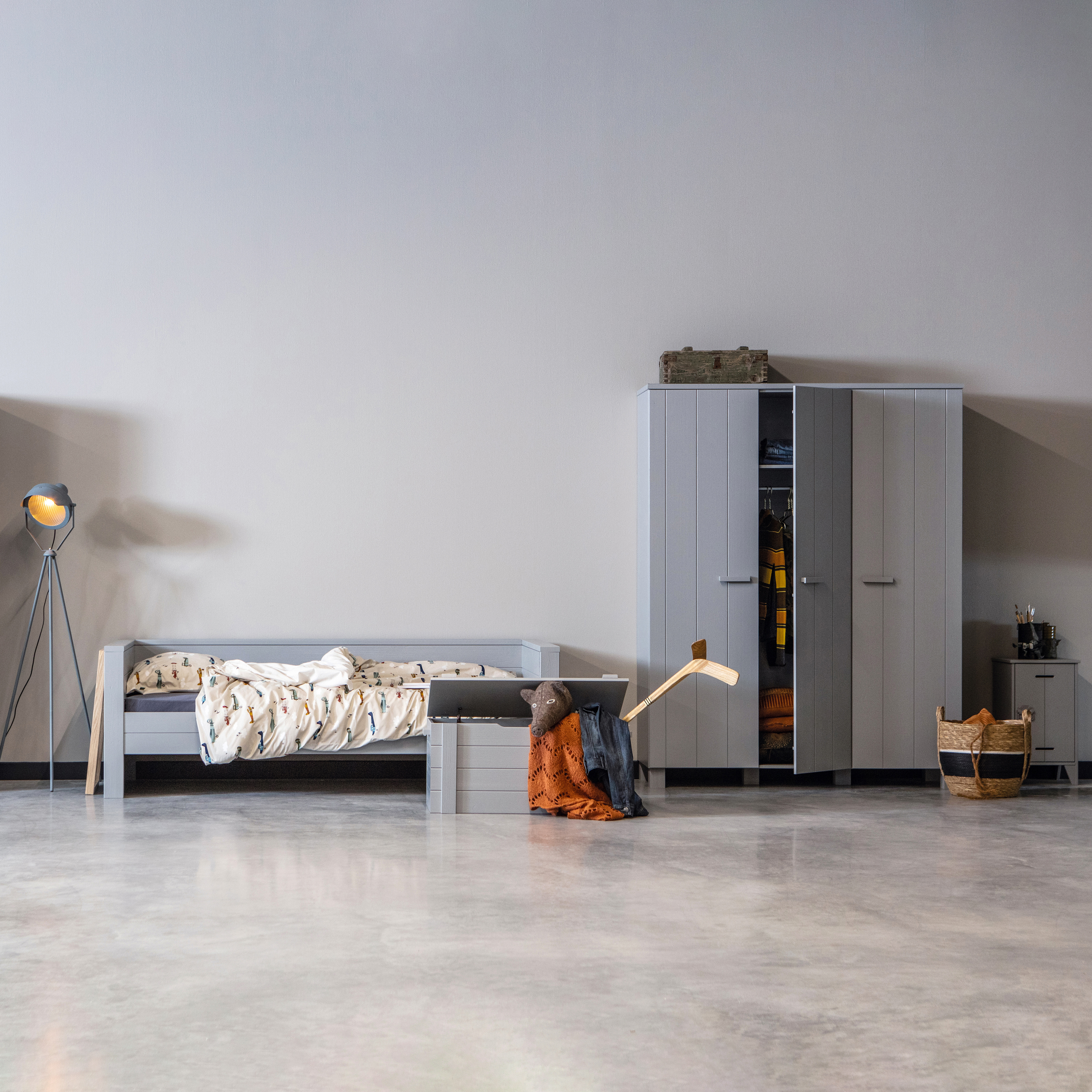365536-BET-365543-BET-365561-BET-365563-BET-375660-BET-01_SF_FA_Dennis_Bedbank_Kluis_nachtkastje_Betongrijs_VIERKANT.jpg?auto=webp&format=png&width=1500&height=1500