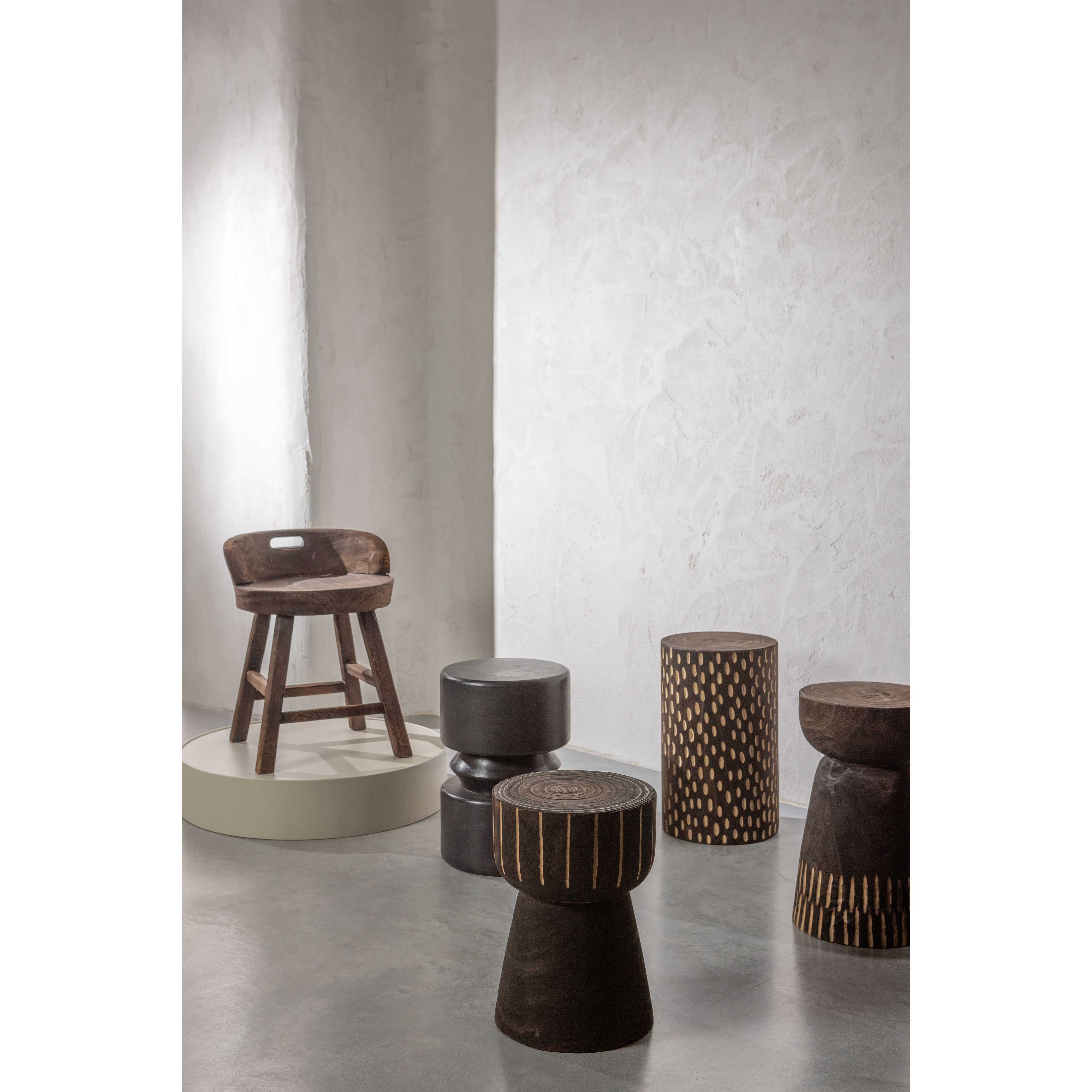 377354-B-377355-B-377353-B-377352-B-377358-B-01_SF_WE_Pieter_Phillip_Perry_Rosalie_kruk_Tuve_bijzettafel.jpg?auto=webp&format=png&width=1500&height=1500