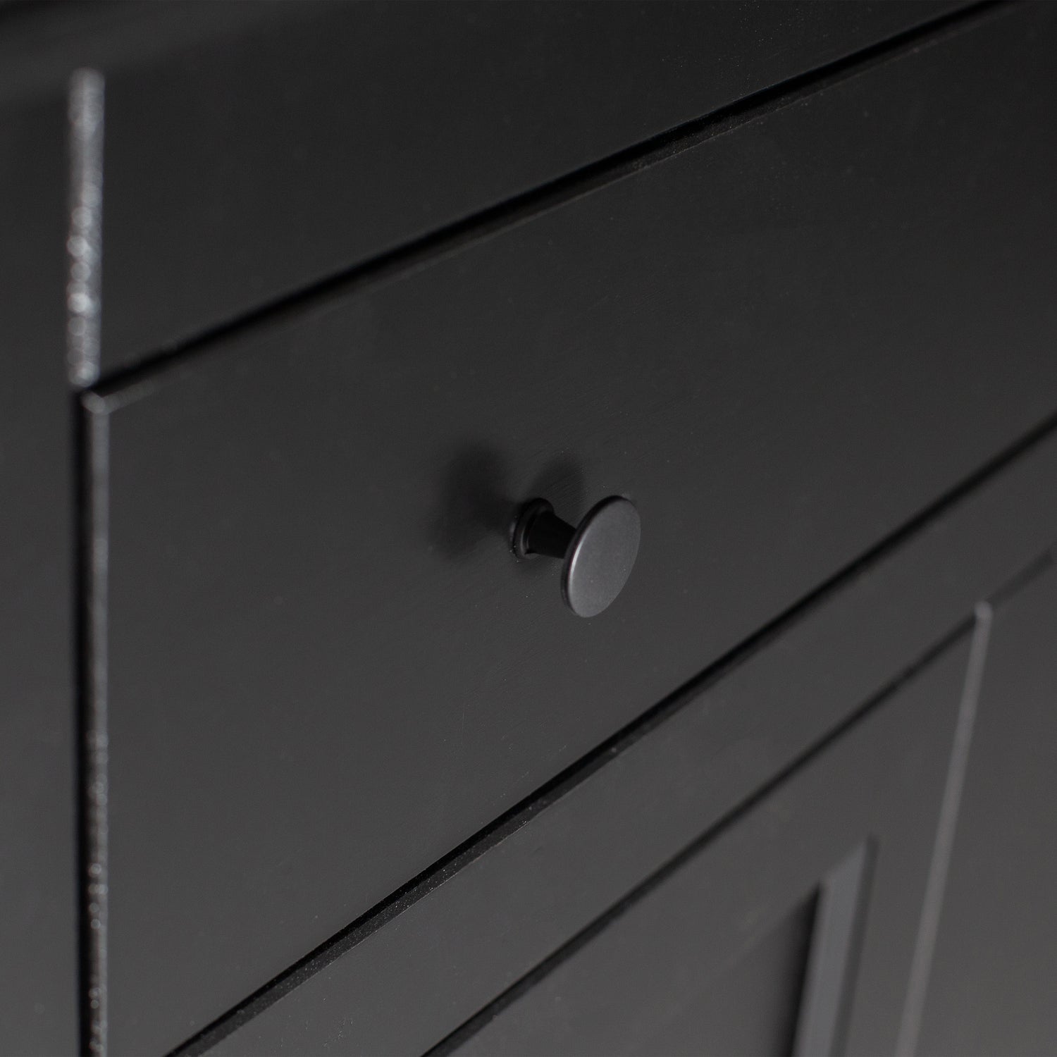 378561-Z-01_VS_FA_Eva_meidenkast_grenen_diep_zwart_detail.jpg?auto=webp&format=png&width=1500&height=1500