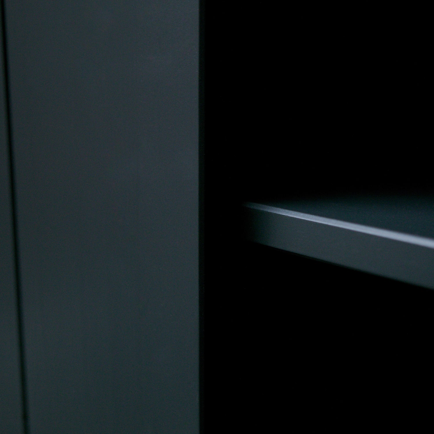 373661-Z-02_VS_BL_Move_schuifdeurkast_zwart_detail.jpg?auto=webp&format=png&width=1500&height=1500