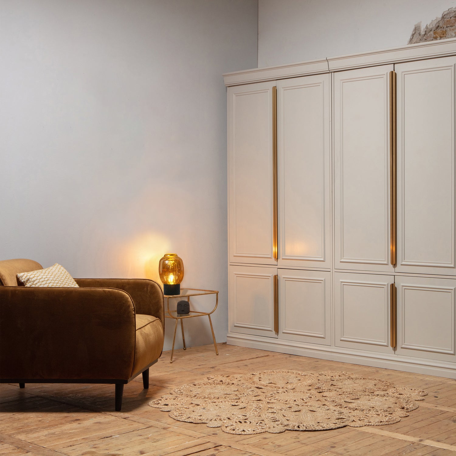 800890-M-378670-14-800894-M-455007-18-800772-B-01_SF_BP_Organize_kast_Statement_fauteuil_Coaster_vloerkleed_Tafellamp_Amazing_VIERKANT.jpg?auto=webp&format=png&width=1500&height=1500