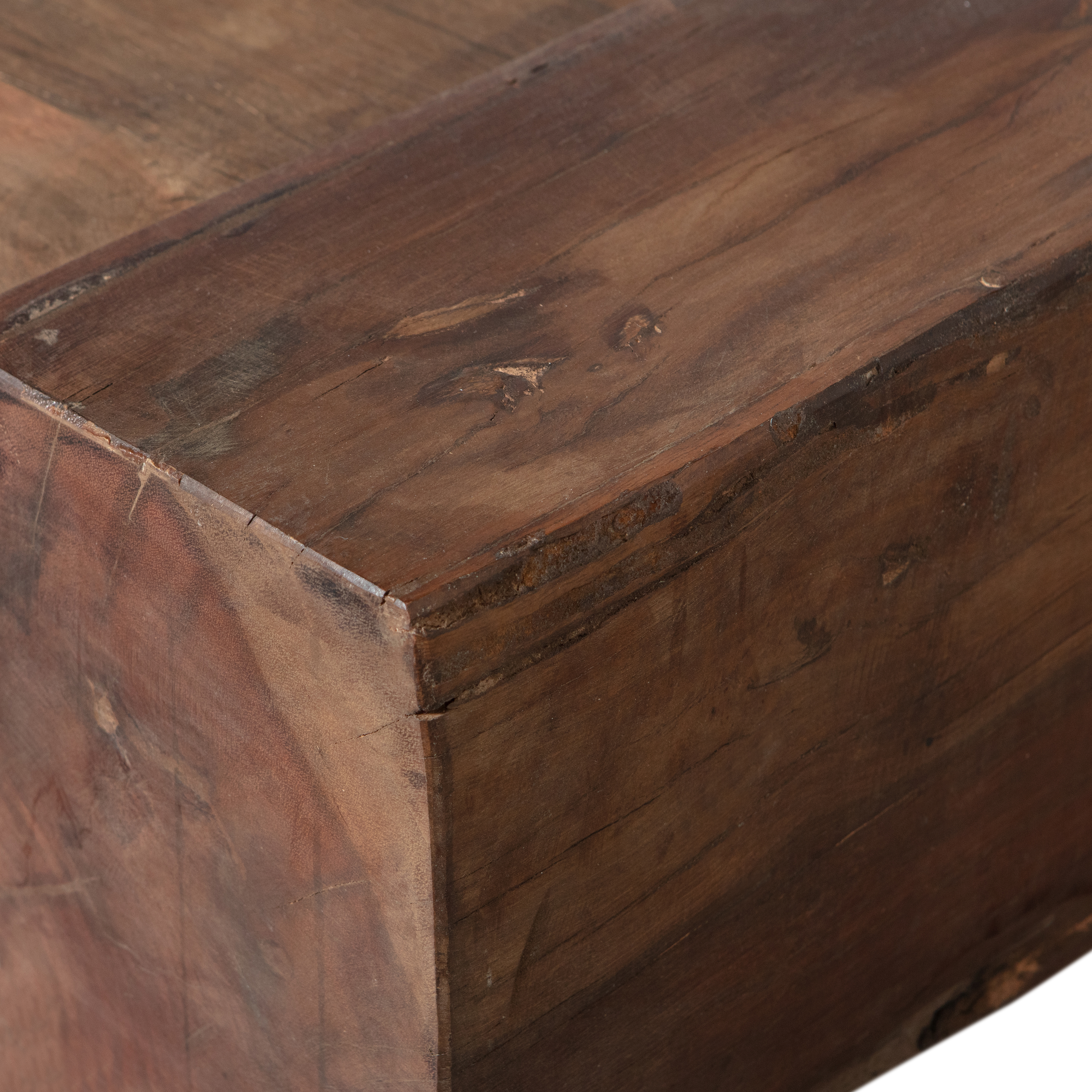 373970-B-01_VS_WE_Cuno_salontafel_laag_hout_donkerbruin_detail.png?auto=webp&format=png&width=1500&height=1500