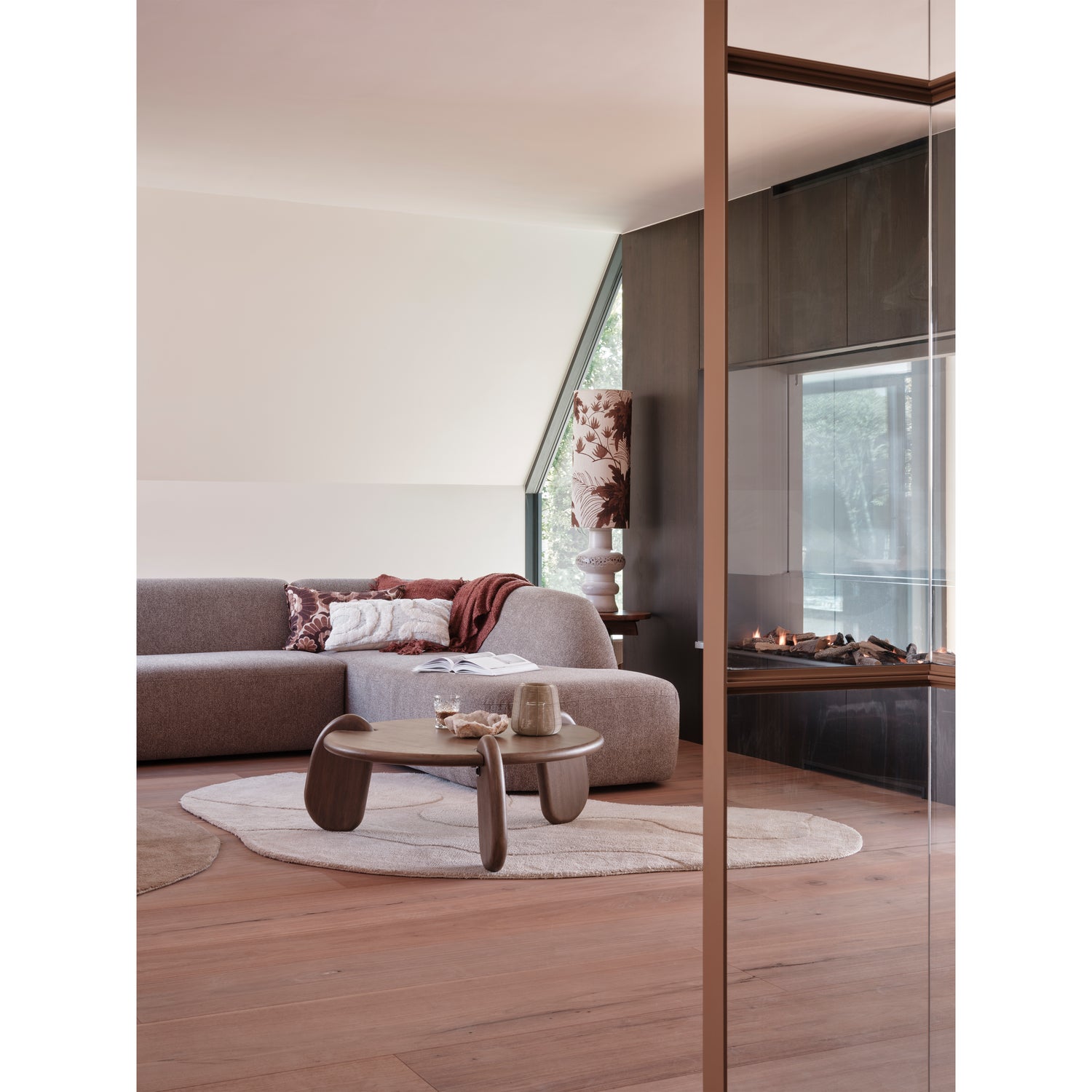 801367-G-373533-M-801330-W-200392-R-01_SF_BL_Sloping_u-vorm_Alya_vloerkleed_Imbue_Schrab.png?auto=webp&format=png&width=1500&height=1500