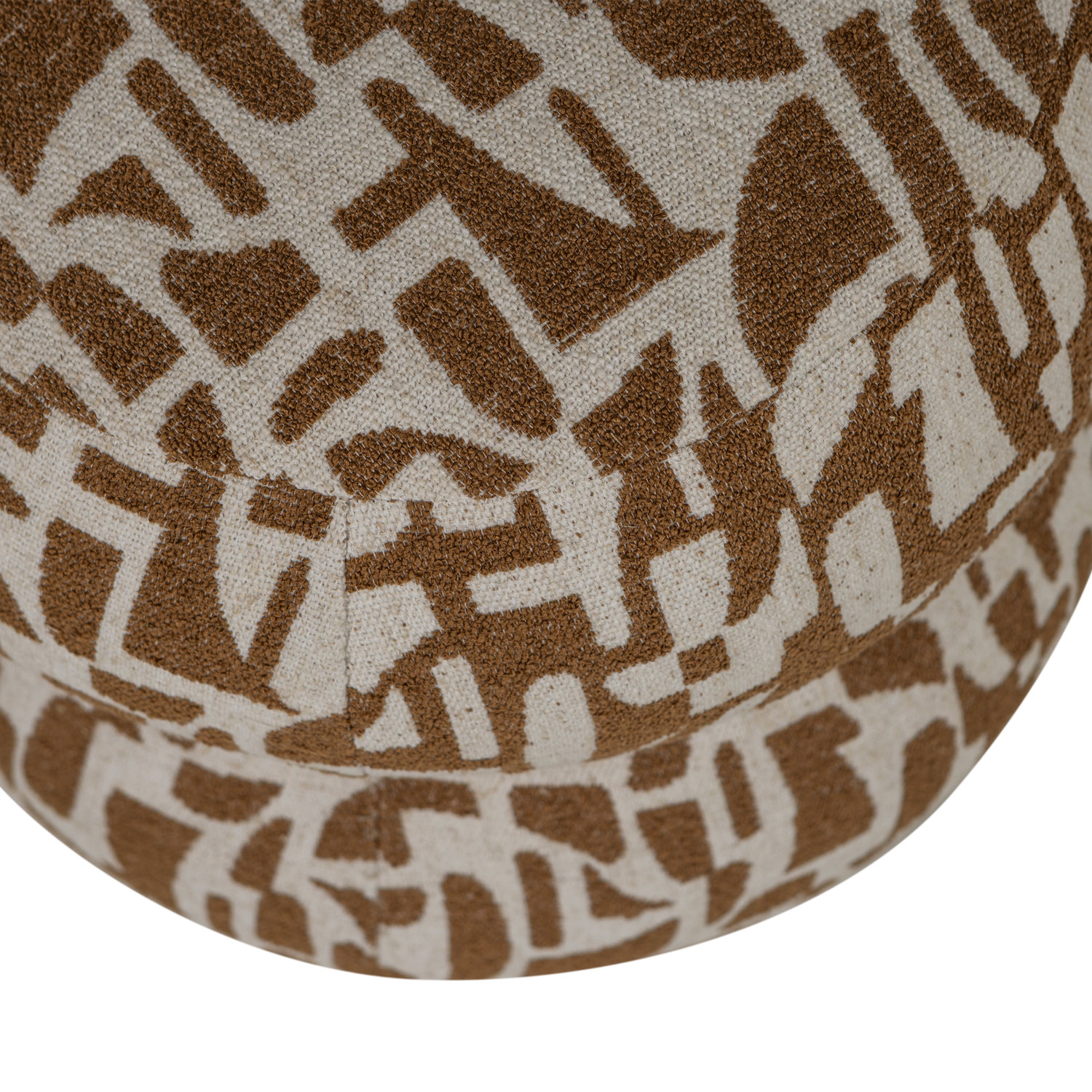 377630-B-01_VS_ES_Anic_poef_met_grafisch_patroon_bruin_C1.png?auto=webp&format=png&width=1500&height=1500