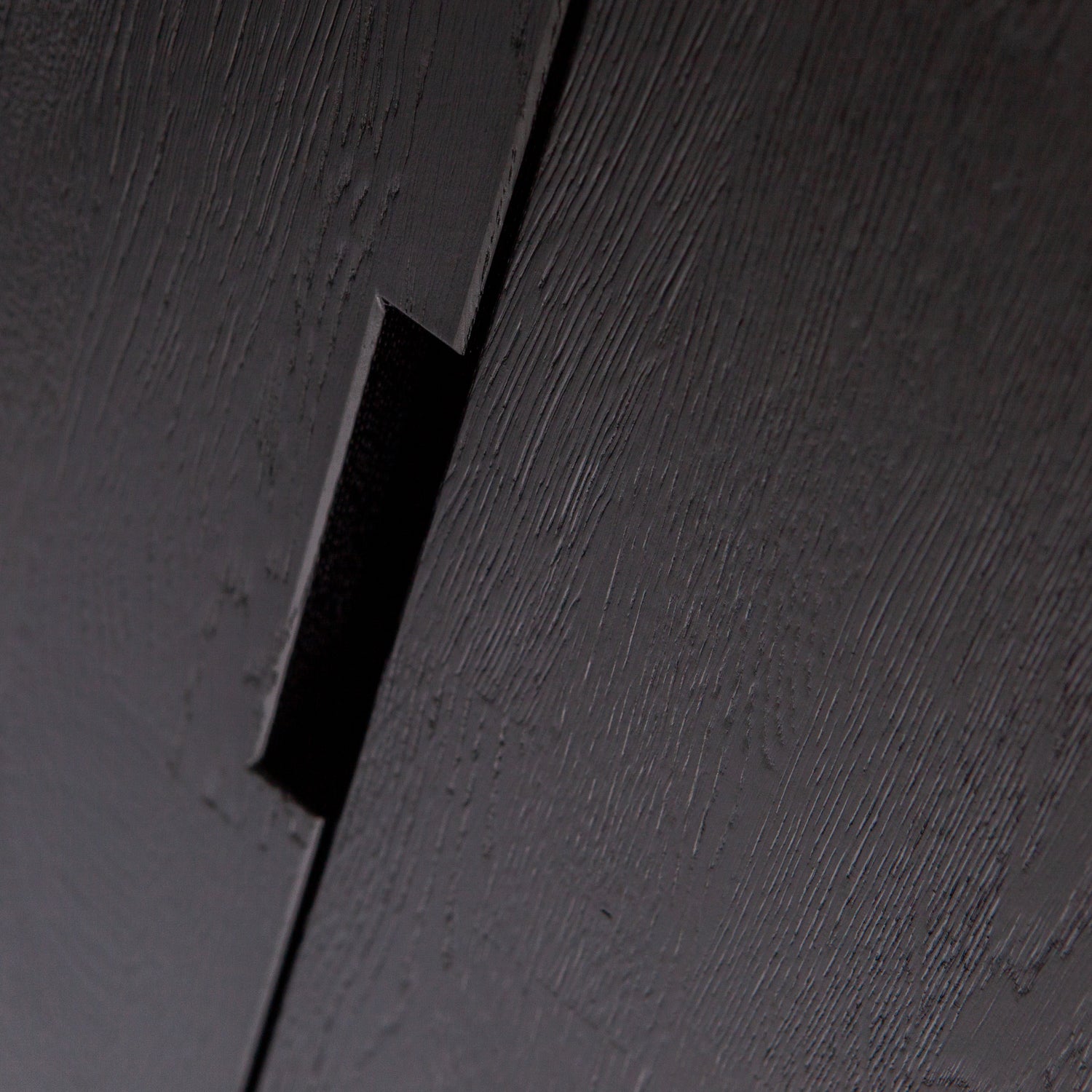 373384-BN-02_VS_WE_Silas_hoge_kast_eiken_black_night_detail.jpg?auto=webp&format=png&width=1500&height=1500
