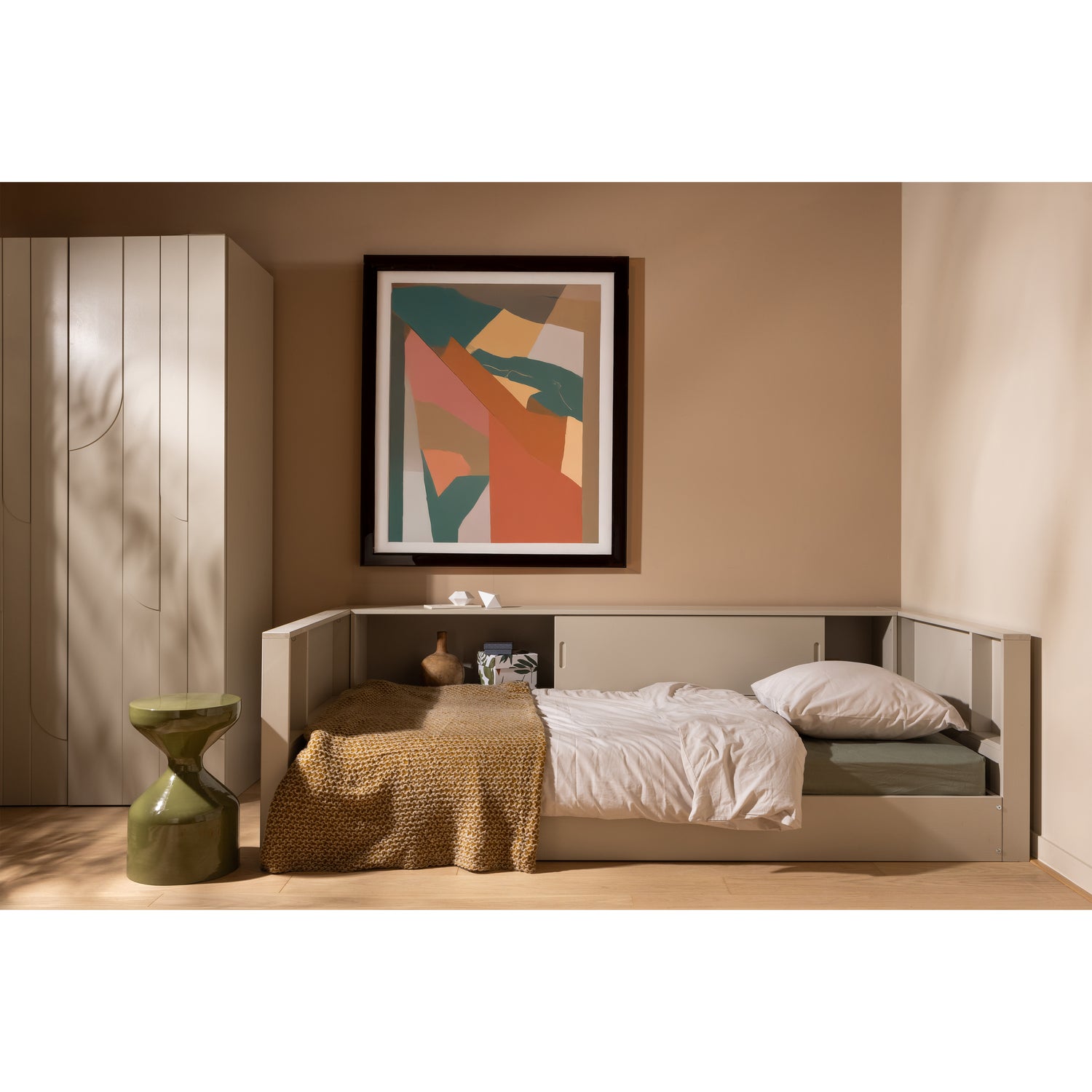 377591-D-374050-G-02_SF_ES_Carter_bedbank_grenen_dust_Floyd_bijzettafel.png?auto=webp&format=png&width=1500&height=1500