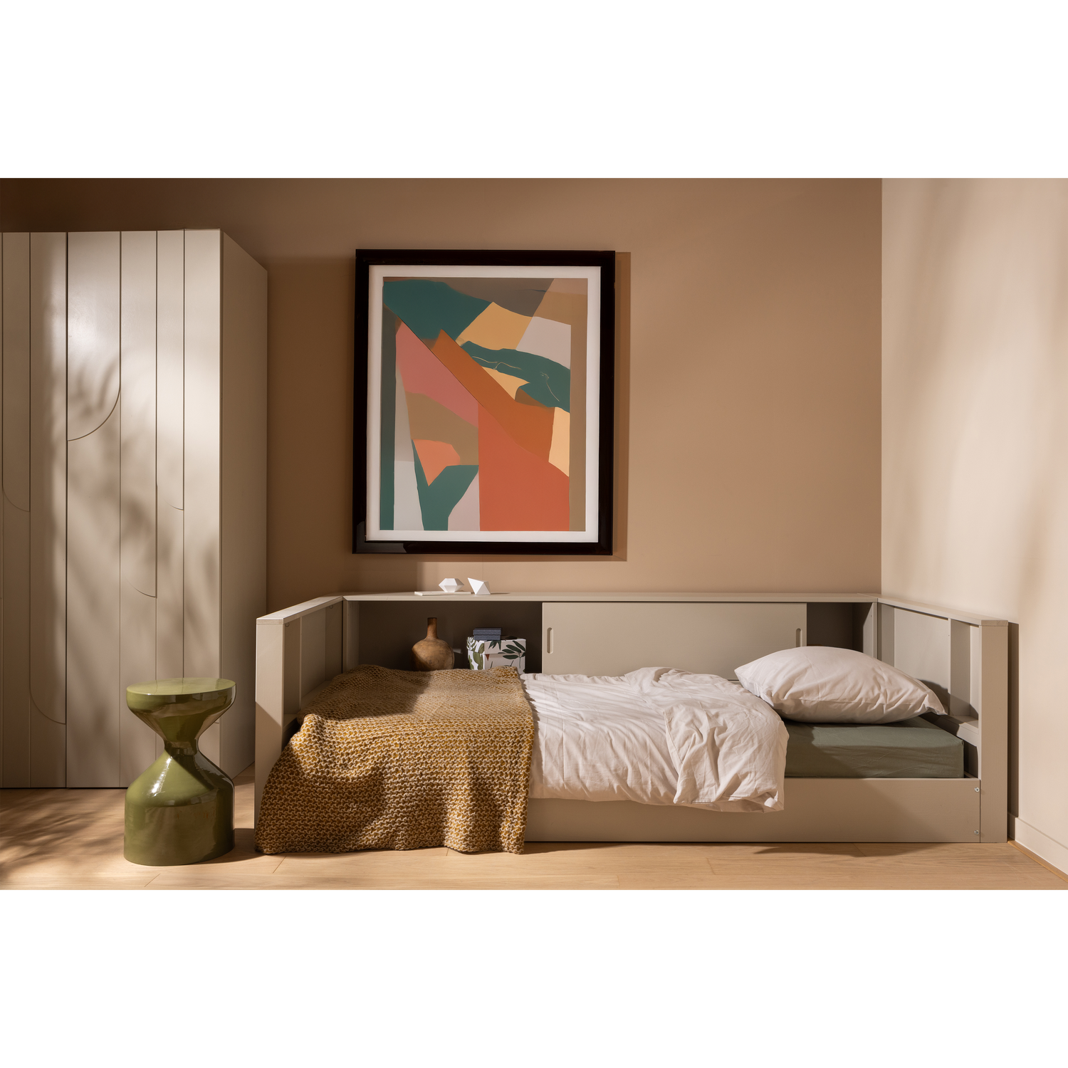 377591-D-374050-G-02_SF_ES_Carter_bedbank_grenen_dust_Floyd_bijzettafel.png?auto=webp&format=png&width=1500&height=1500