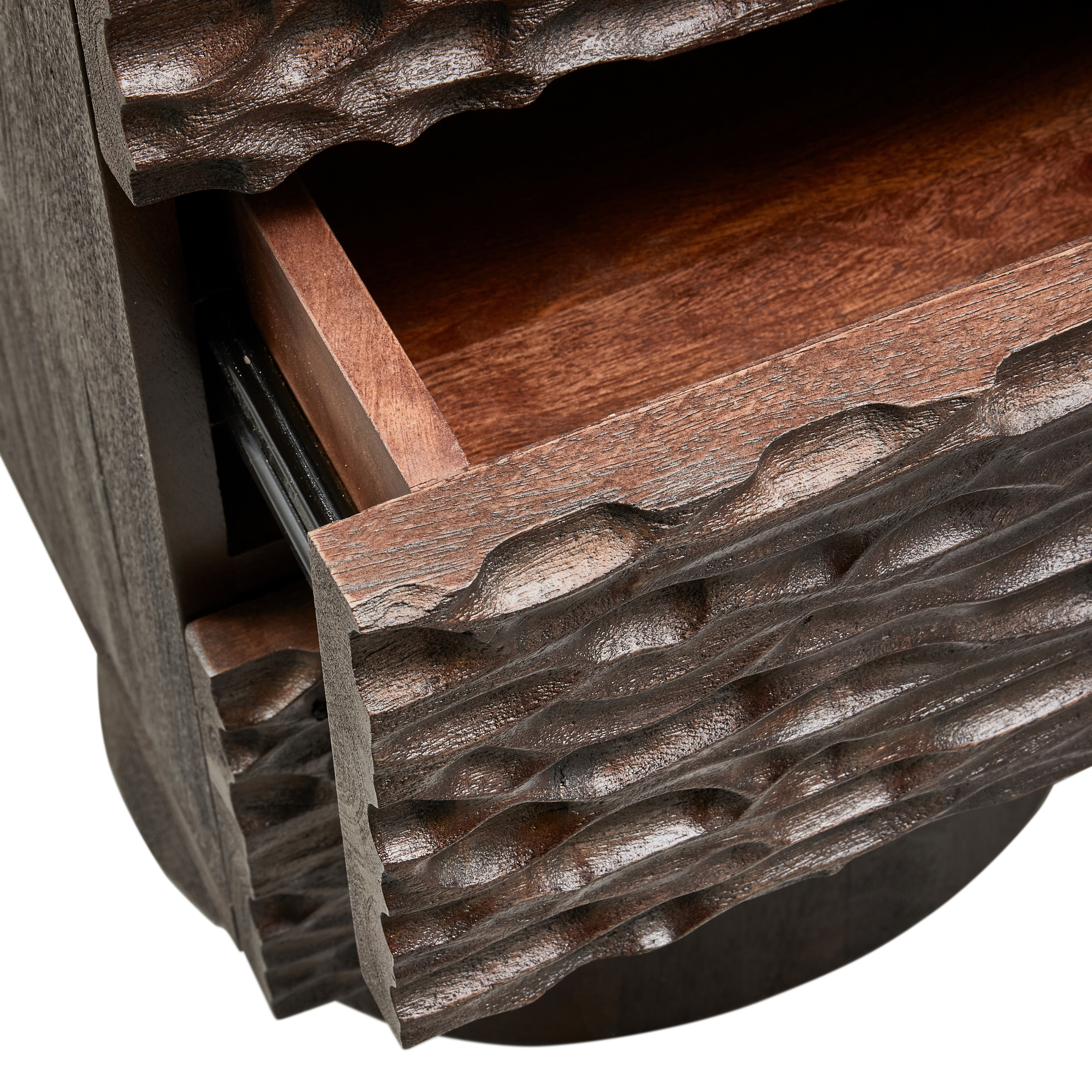 375039-W-02_VS_WE_Crumble_carved_nachtkastje_met_lades_mango_hout_walnoot_detail.png?auto=webp&format=png&width=1500&height=1500