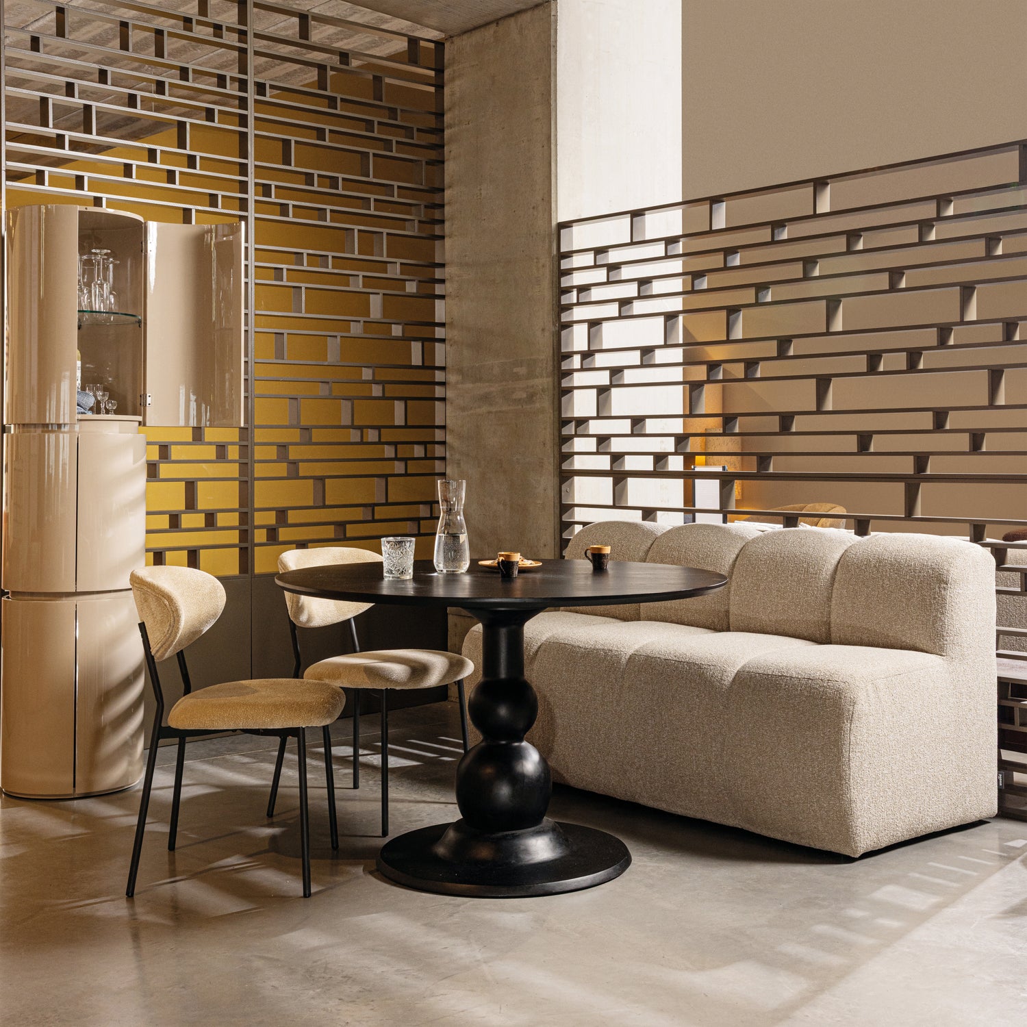 377462-EM__800014-Z__377824-Z__374072-A_01_SF_WE_Mojo_bankje_met_rugleuning_boucle_beige_Blanco_Sera_Kjeld_vierkant.jpg?auto=webp&format=png&width=1500&height=1500