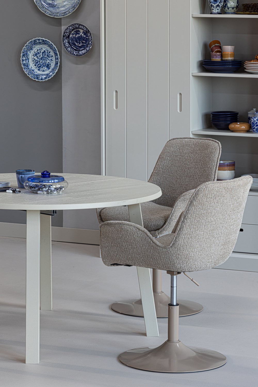 377487-S-373786-DG-01_SF_Marten_eetkamerstoel_Janne_uitschuifbare_eettafel.jpg?auto=webp&format=png&height=1500