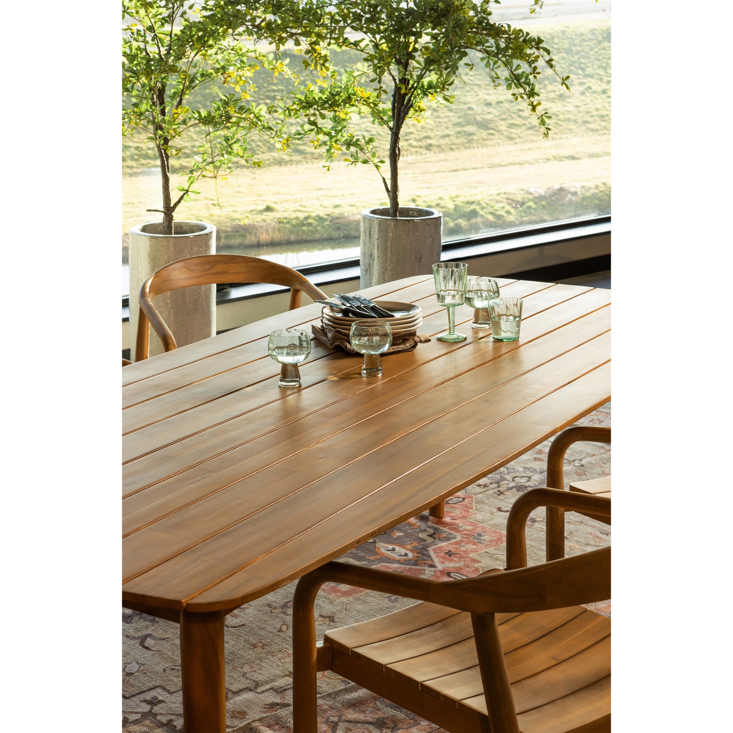 377471-N-02_SF_WO_Kris_tuintafel_acacia_hout_naturel_detail.jpg?auto=webp&format=png&width=1500&height=1500