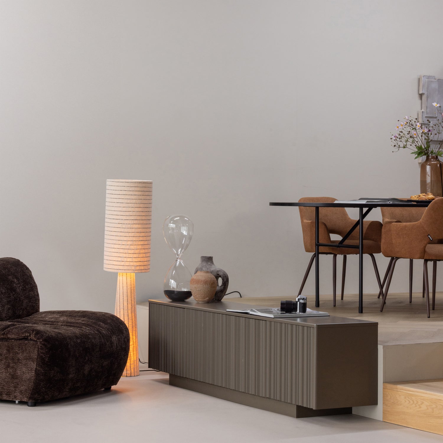 377732-TB__801396-NS__377520-DB_01_SF_Nova_tv_meubel_Loft_lamp_vierkant.jpg?auto=webp&format=png&width=1500&height=1500