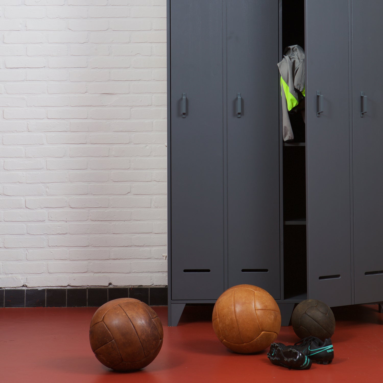 378586-GOS-01_SF_FA_Stijn_lockerkast_steelgrey_VIERKANT.jpg?auto=webp&format=png&width=1500&height=1500