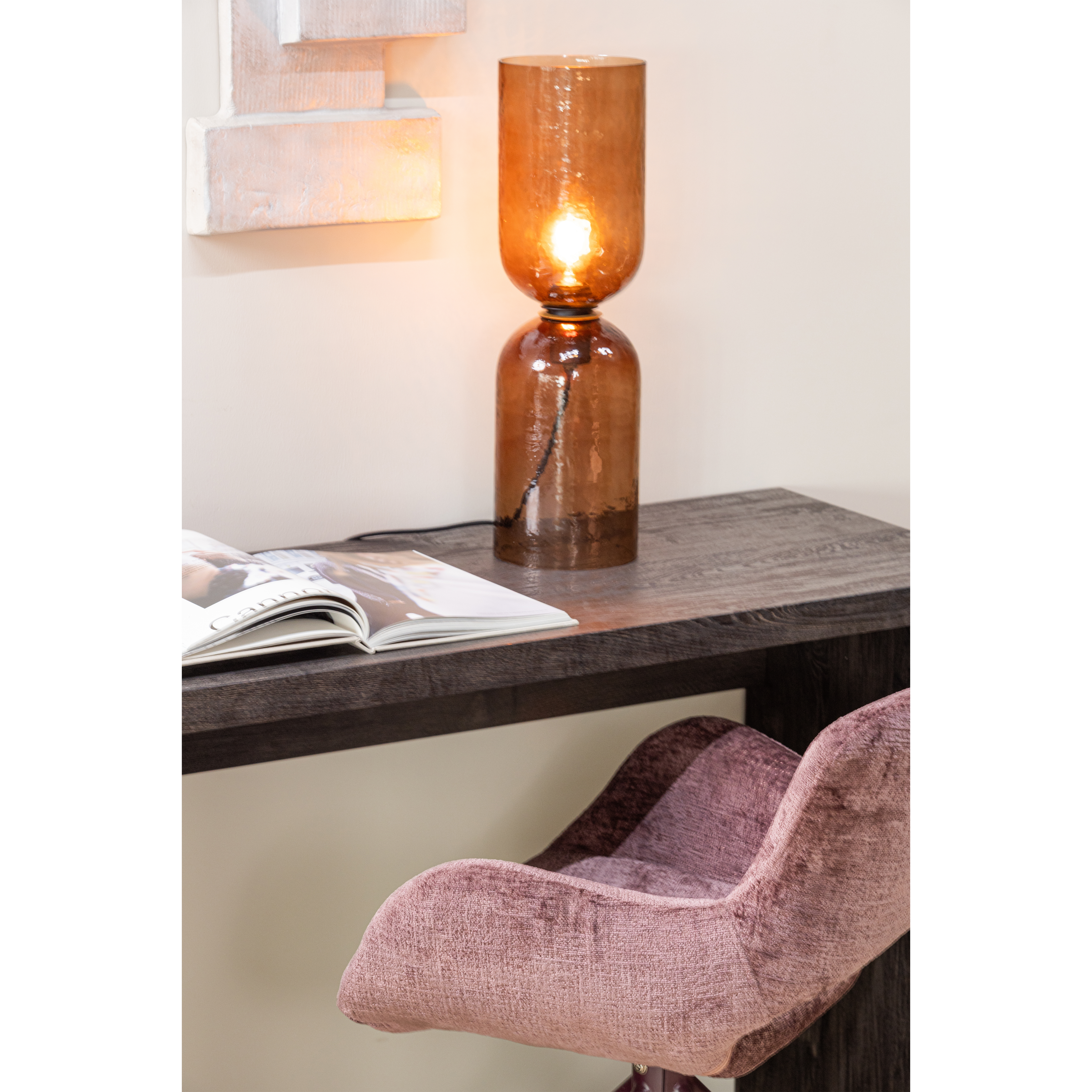 377562-P-377579-D-375034-B-05_SF_ES_Eliva_eetkamerstoel_Maan_sidetable_Gigi_tafellamp.png?auto=webp&format=png&width=1500&height=1500