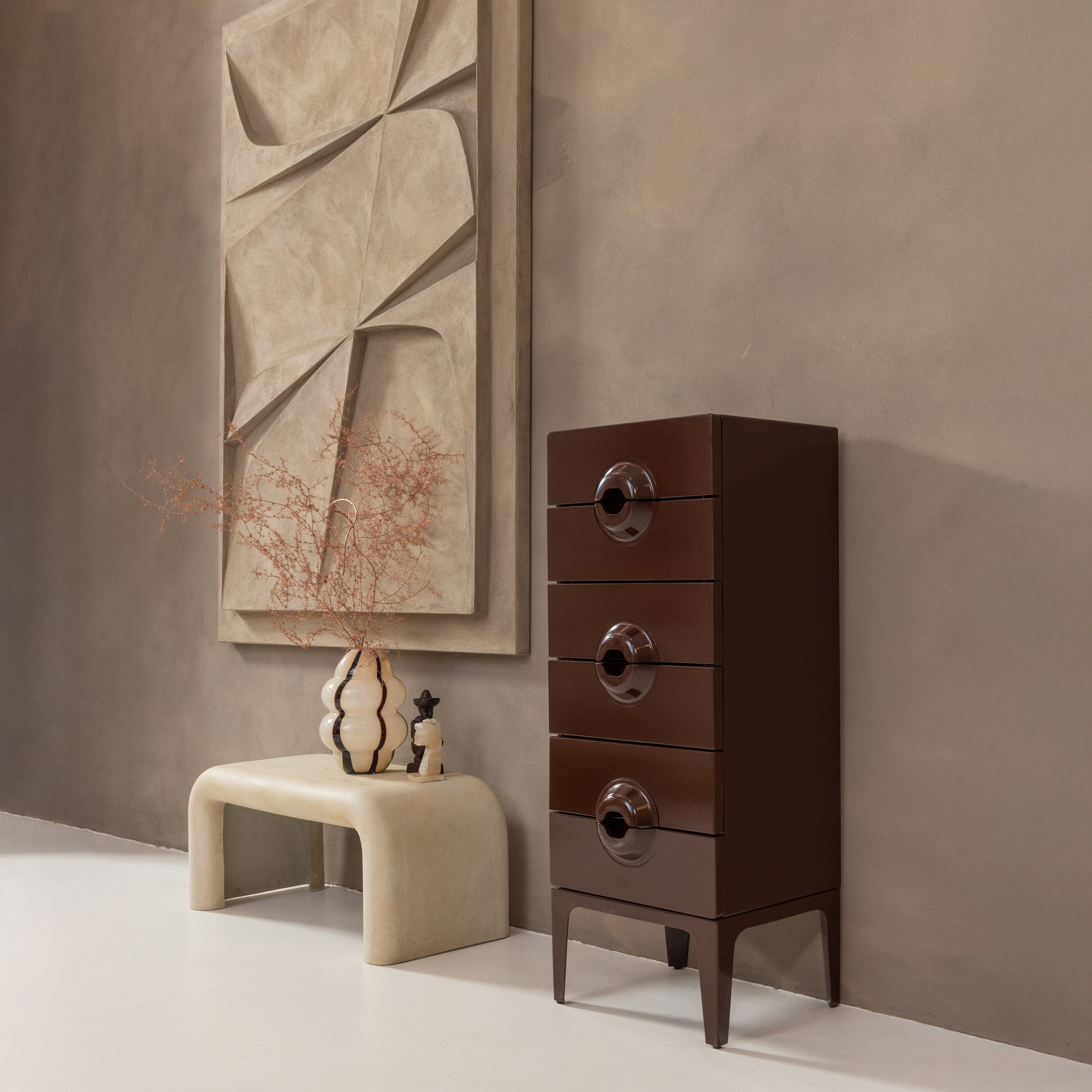 375093-B-374006-N-377478-N-02_SF_WE_Merge_ladekast_Stani_salontafels_Kency_vaas_vierkant.jpg?auto=webp&format=png&width=1500&height=1500