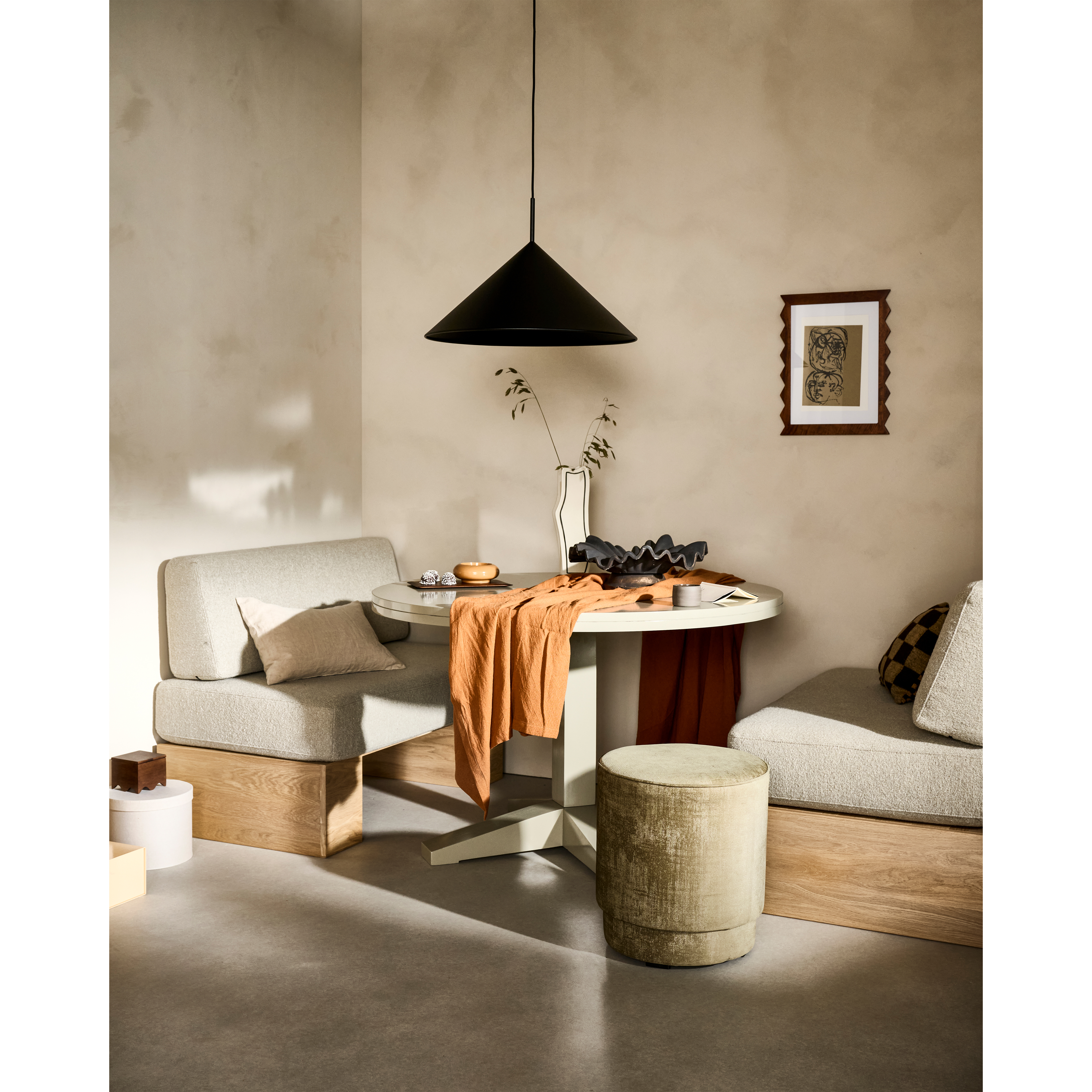 400520-B-400449-C-02_SF_VT_Eat_up_muurbankje_inclusief_kussen_beige_Deck_eettafel.jpg?auto=webp&format=png&width=1500&height=1500