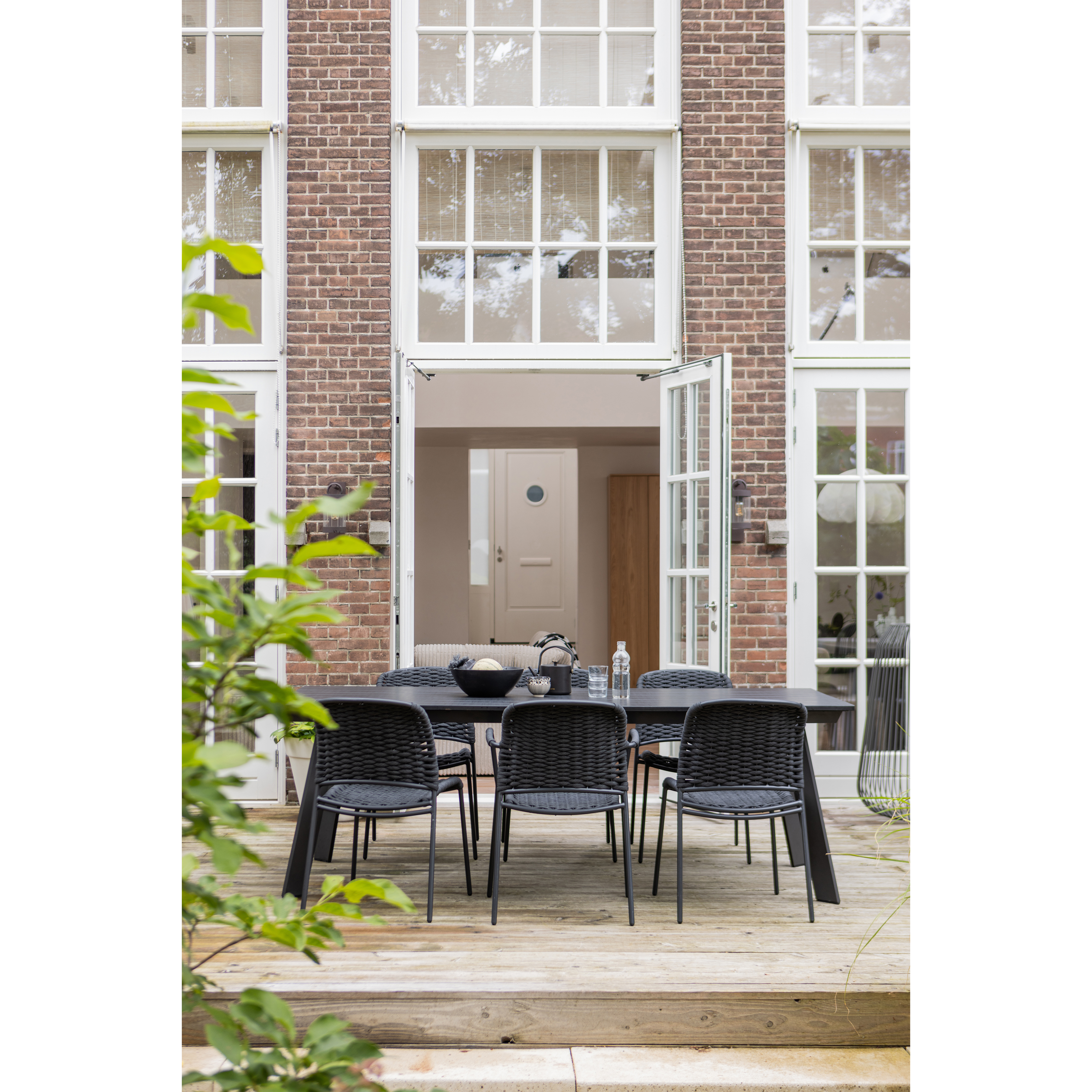 377368-A-500037-Z-500021-Z-02_SF_WE_Veerle_tuintafel_220x100cm_Taku_tuinstoel_zwart_zonder_armleuning.jpg?auto=webp&format=png&width=1500&height=1500