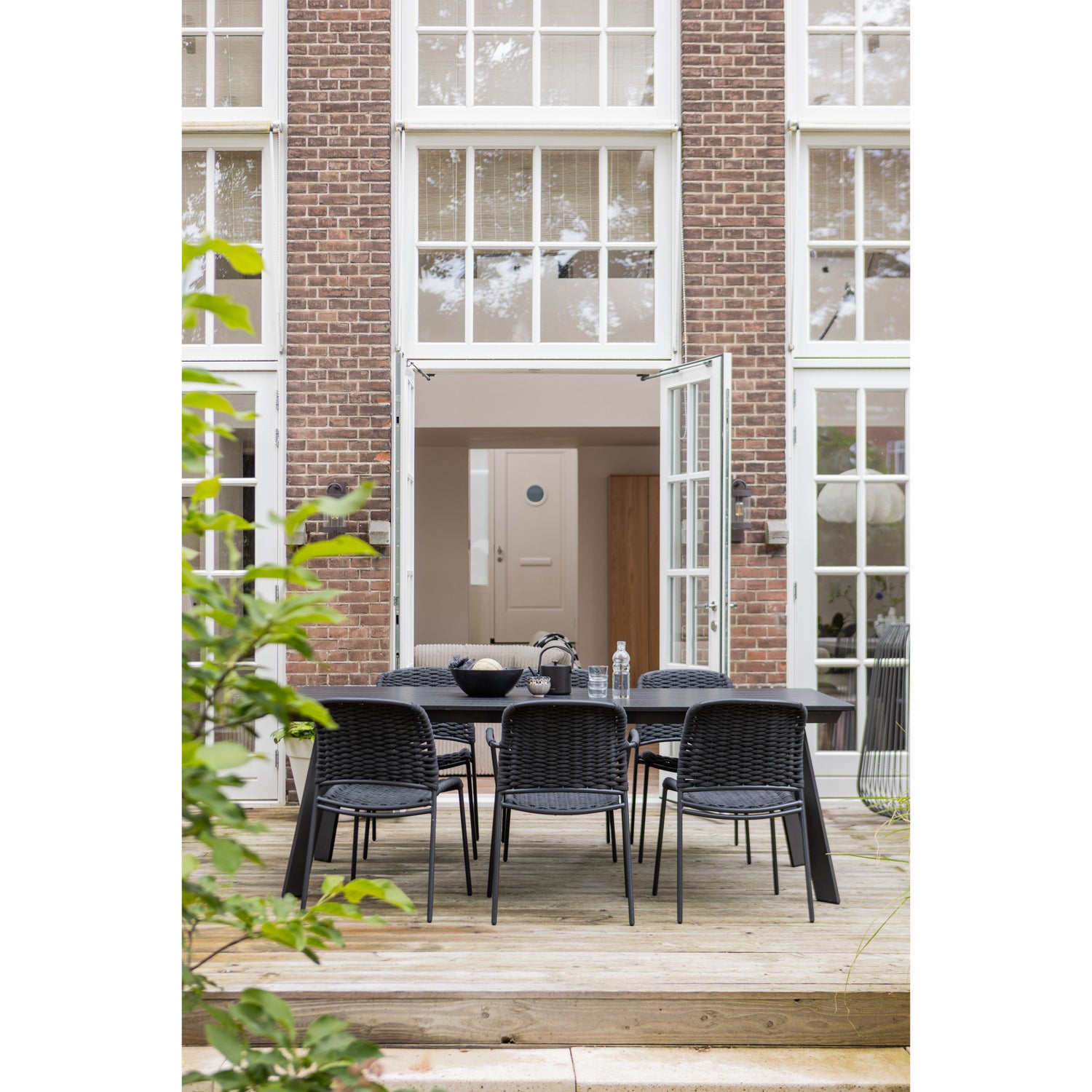 377368-A-500037-Z-500021-Z-02_SF_WE_Veerle_tuintafel_220x100cm_Taku_tuinstoel_zwart_zonder_armleuning.jpg?auto=webp&format=png&width=1500&height=1500