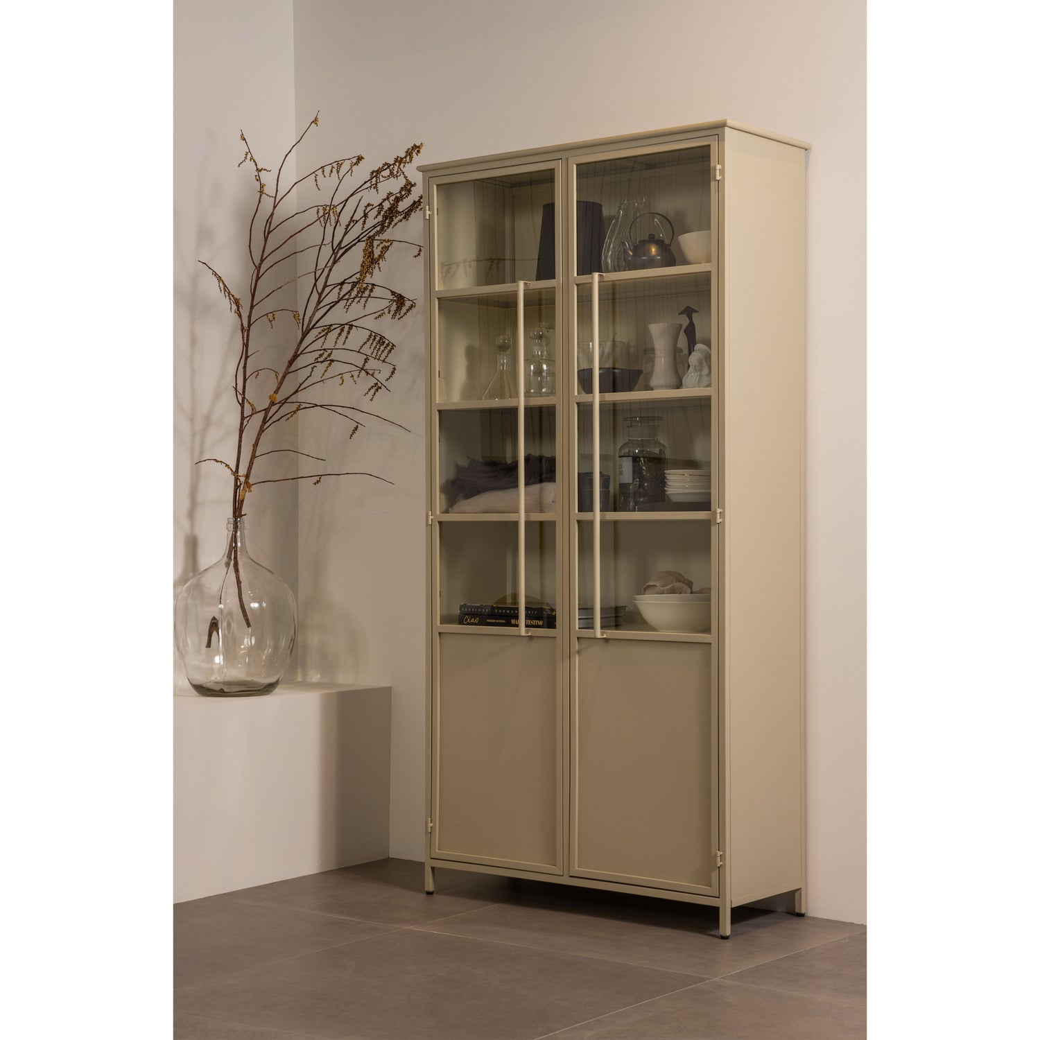 375041-S-01_SF_WE_Exhibit_xl_2-deurs_vitrinekast_metaal_zand.jpg?auto=webp&format=png&width=1500&height=1500