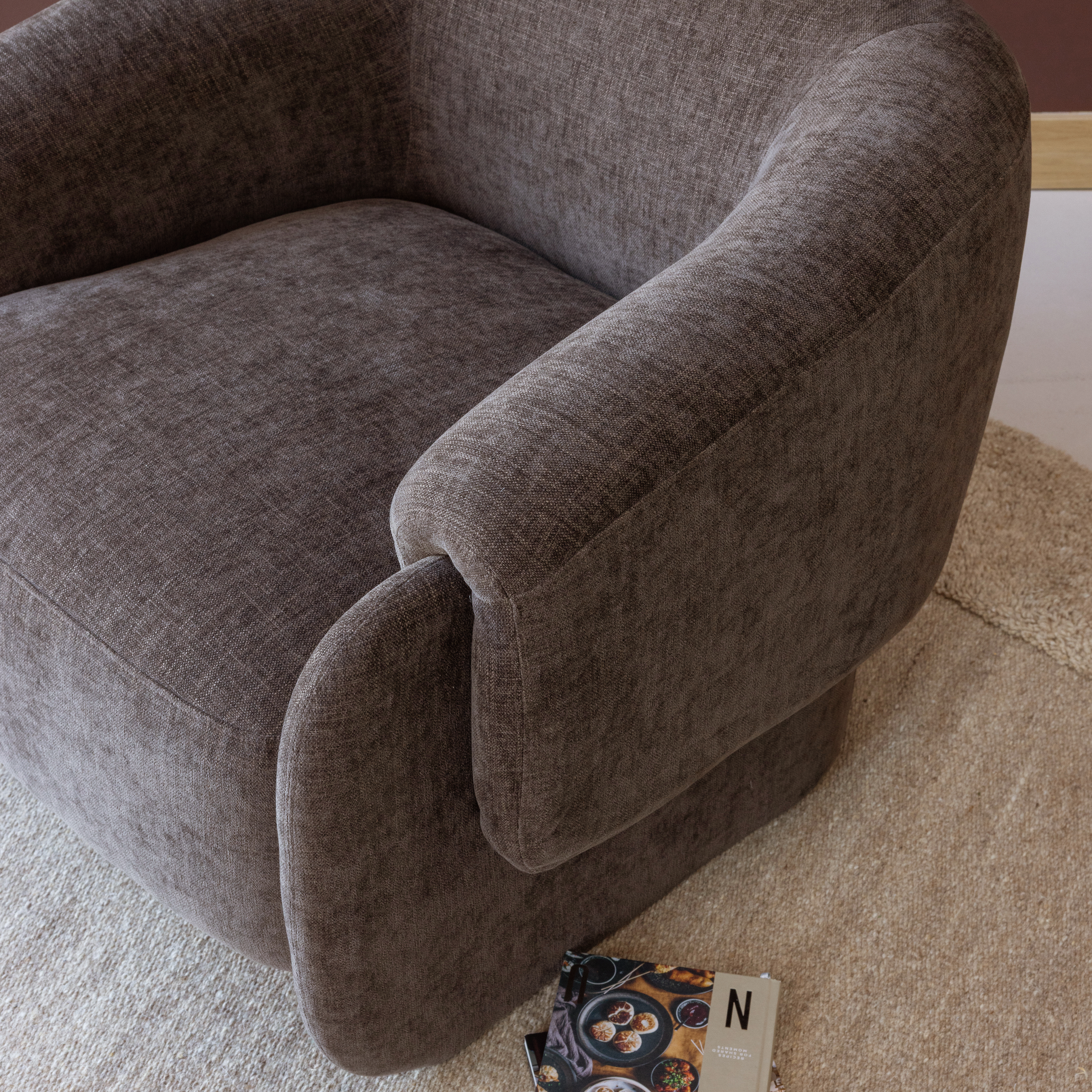 378076-DB_02_SF_WP_Moru_fauteuil_chenille_donkerbruin_vierkant.jpg?auto=webp&format=png&width=1500&height=1500