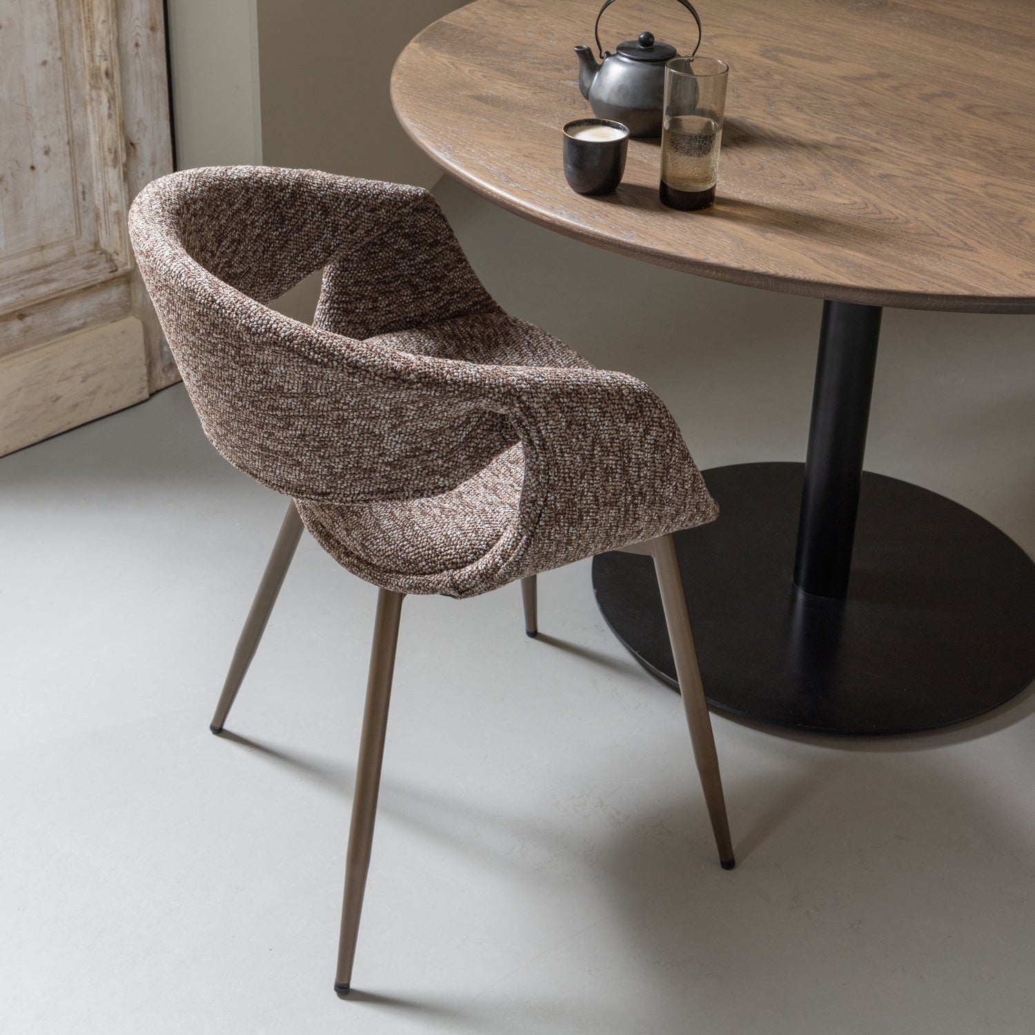 377505-BK-01_SF_FA_Yossi_eetkamerstoel_buin_met_metalen_poot_koper_vierkant.jpg?auto=webp&format=png&width=1500&height=1500