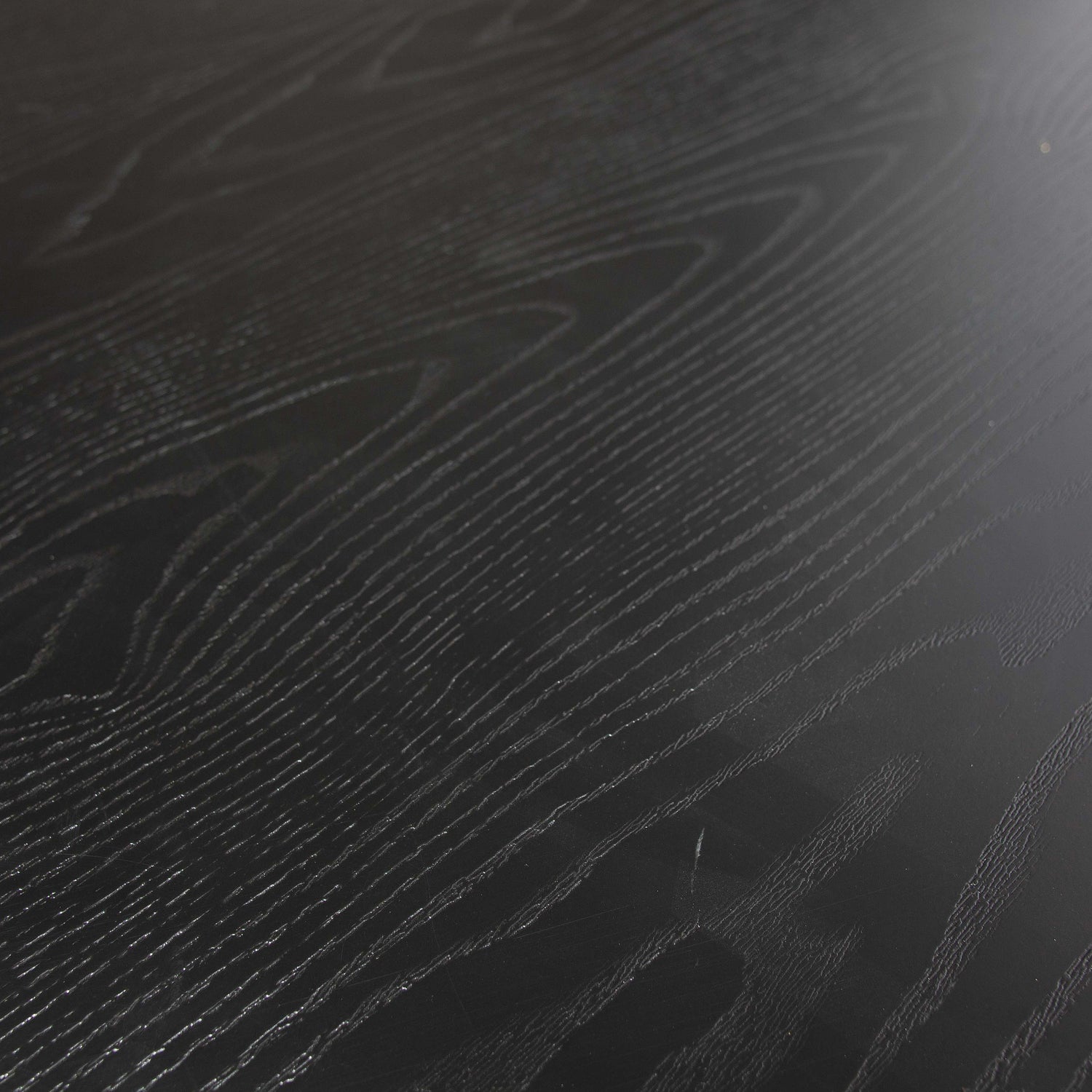 373792-Z-01_VS_Bruno_eettafel_mdf_zwart_o120cm_detail.jpg?auto=webp&format=png&width=1500&height=1500