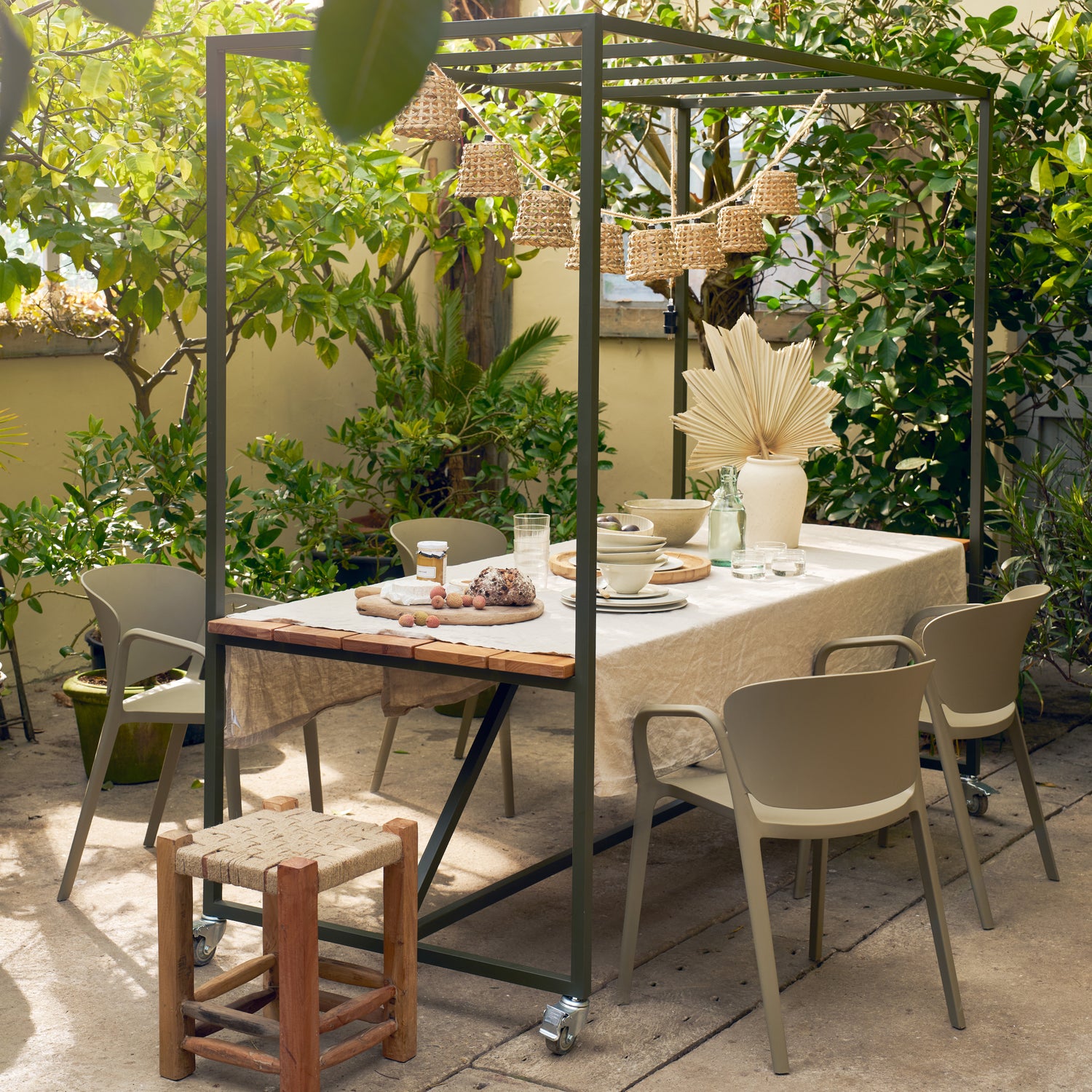 400518-D-373482-G-01_SF_VT_Blue_sky_tuintafel_Bent_tuinstoel_vierkant.jpg?auto=webp&format=png&width=1500&height=1500