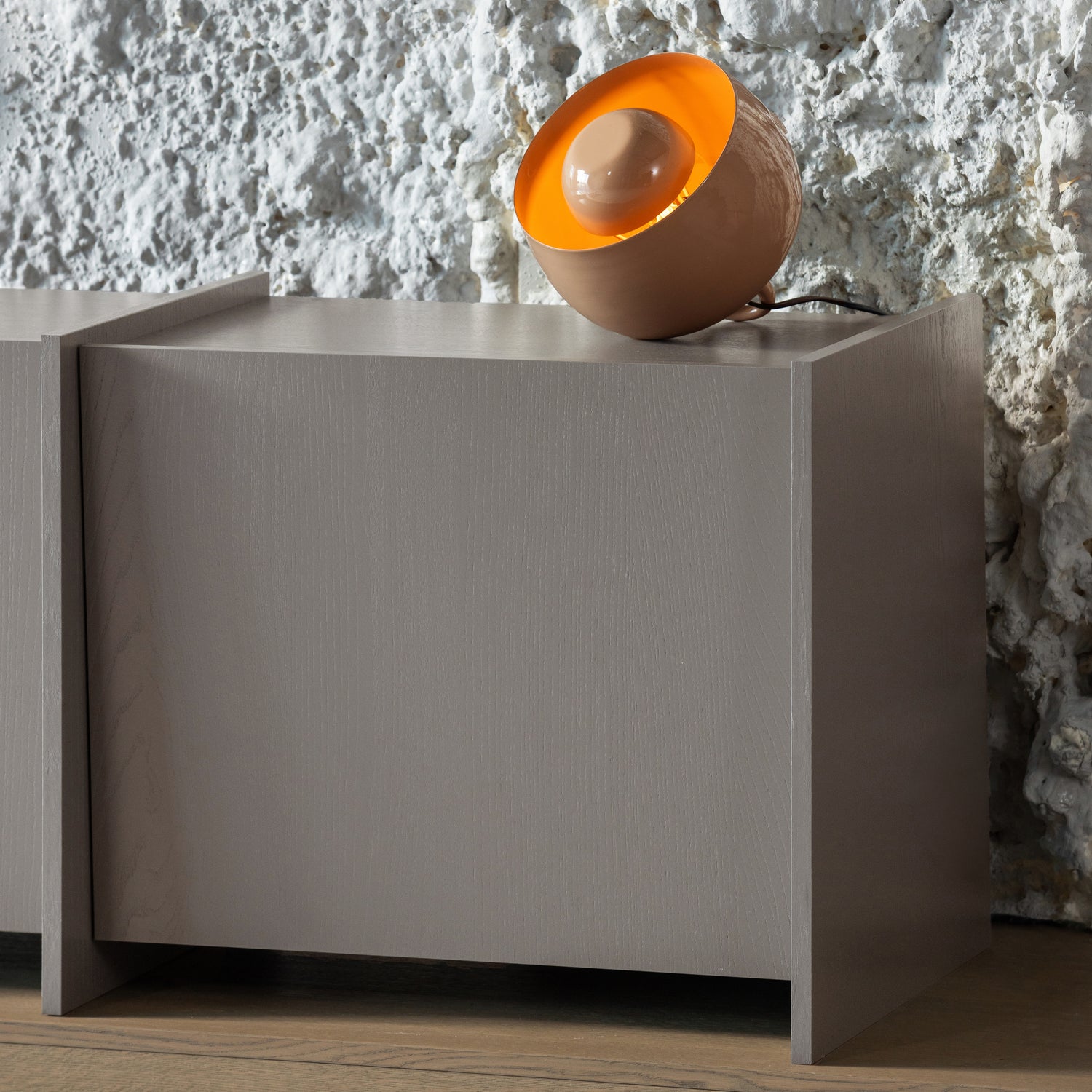 377884-L_01_SF_Mero_tafellamp_20x21_cm_metaal_hoogglans_lichtroze_vierkant.jpg?auto=webp&format=png&width=1500&height=1500