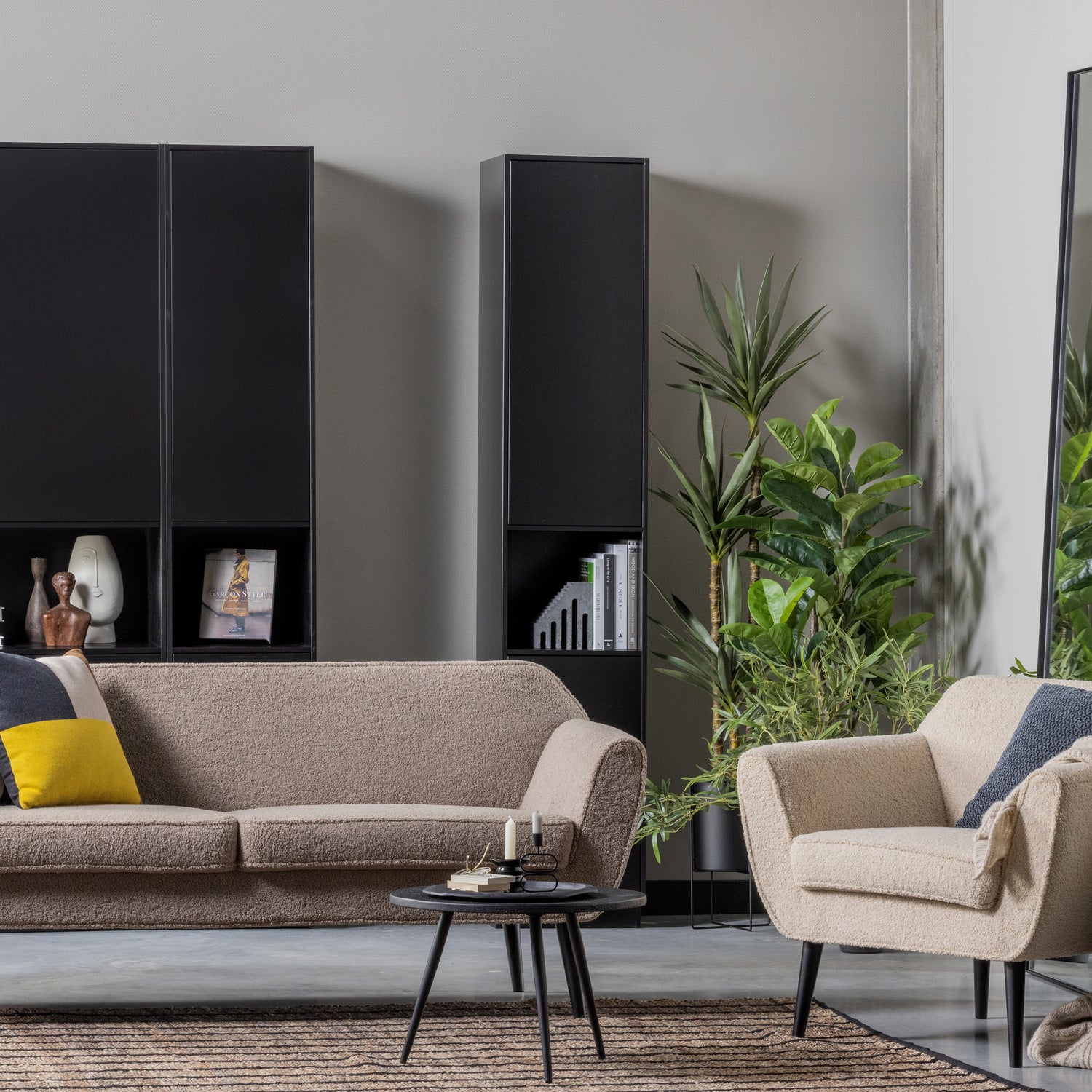 340451-TC-373465-Z-373466-Z-373447-N-340454-TS-373456-Z-01_SF_WE_Rocco_teddy_Finca_buffetkast_40cm_110cm_Basil_Doutzen_spiegel_VIERKANT.jpg?auto=webp&format=png&width=1500&height=1500